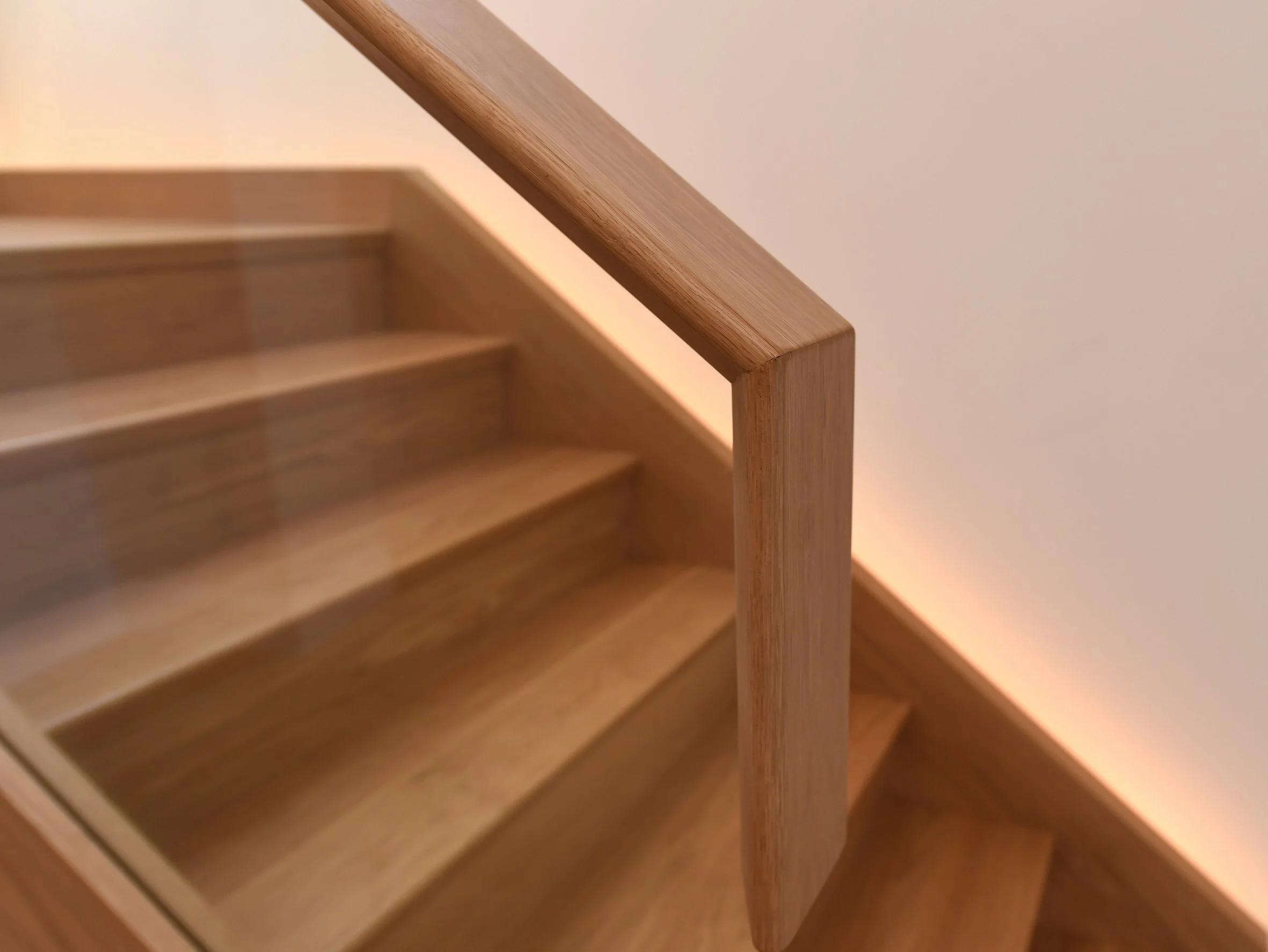 8 Church Drive, Lytham – Bespoke Oak Staircase Detail

Architectural photograph highlighting the craftsmanship of the bespoke oak staircase, with integrated timber handrail, precisely detailed joinery and concealed LED lighting.