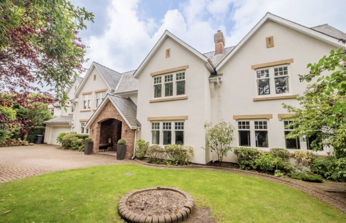 Front and garden elevation of Meadowlands, Islay Road, Lytham St Annes, following a major extension, remodelling and complete refurbishment designed by Chartered Architect Joel Firth. The design integrates substantial new accommodation with the exist