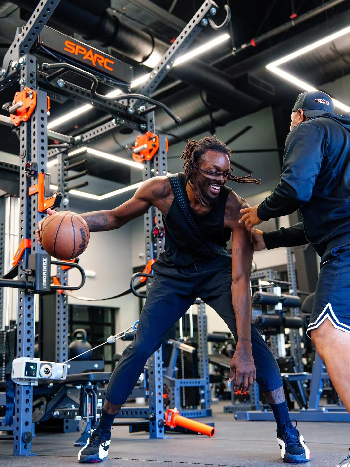STRONGER every rep @jeramigrant . At SPARC, pro athletes don&rsquo;t just train, they evolve. #SPARC #SportsPreformance

📸: @elonnn.dw