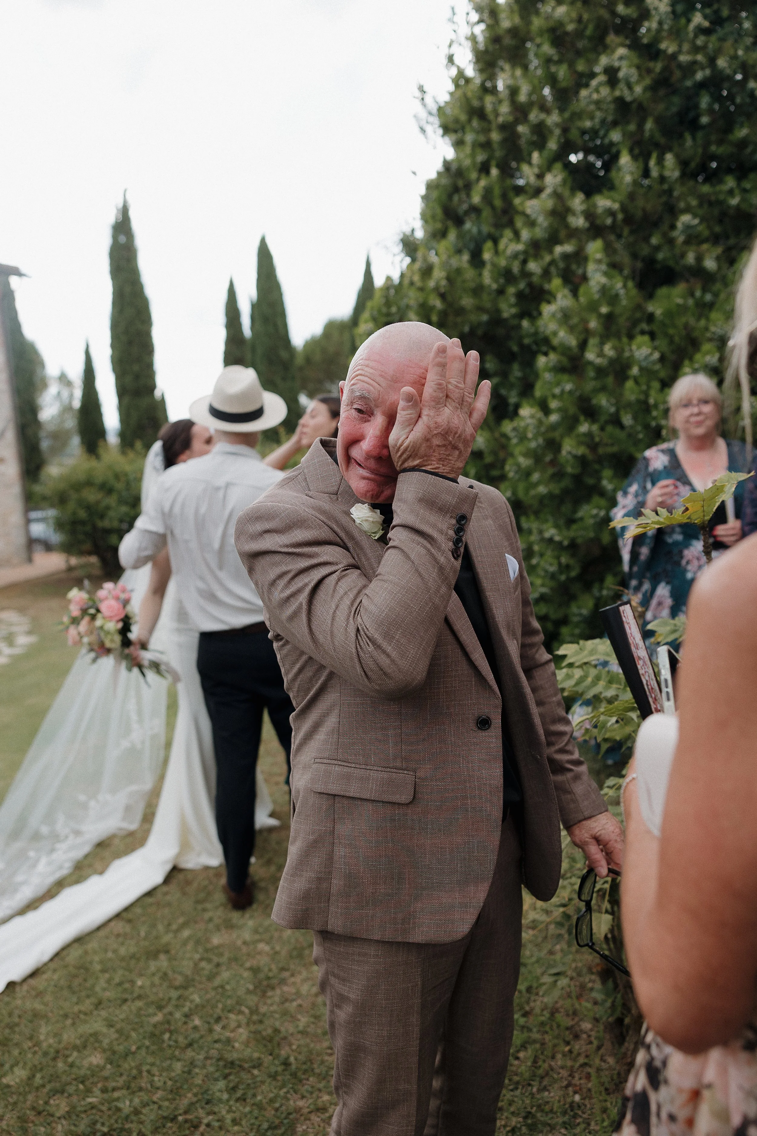 wedding-guests-documentary-photographer-italy.jpg