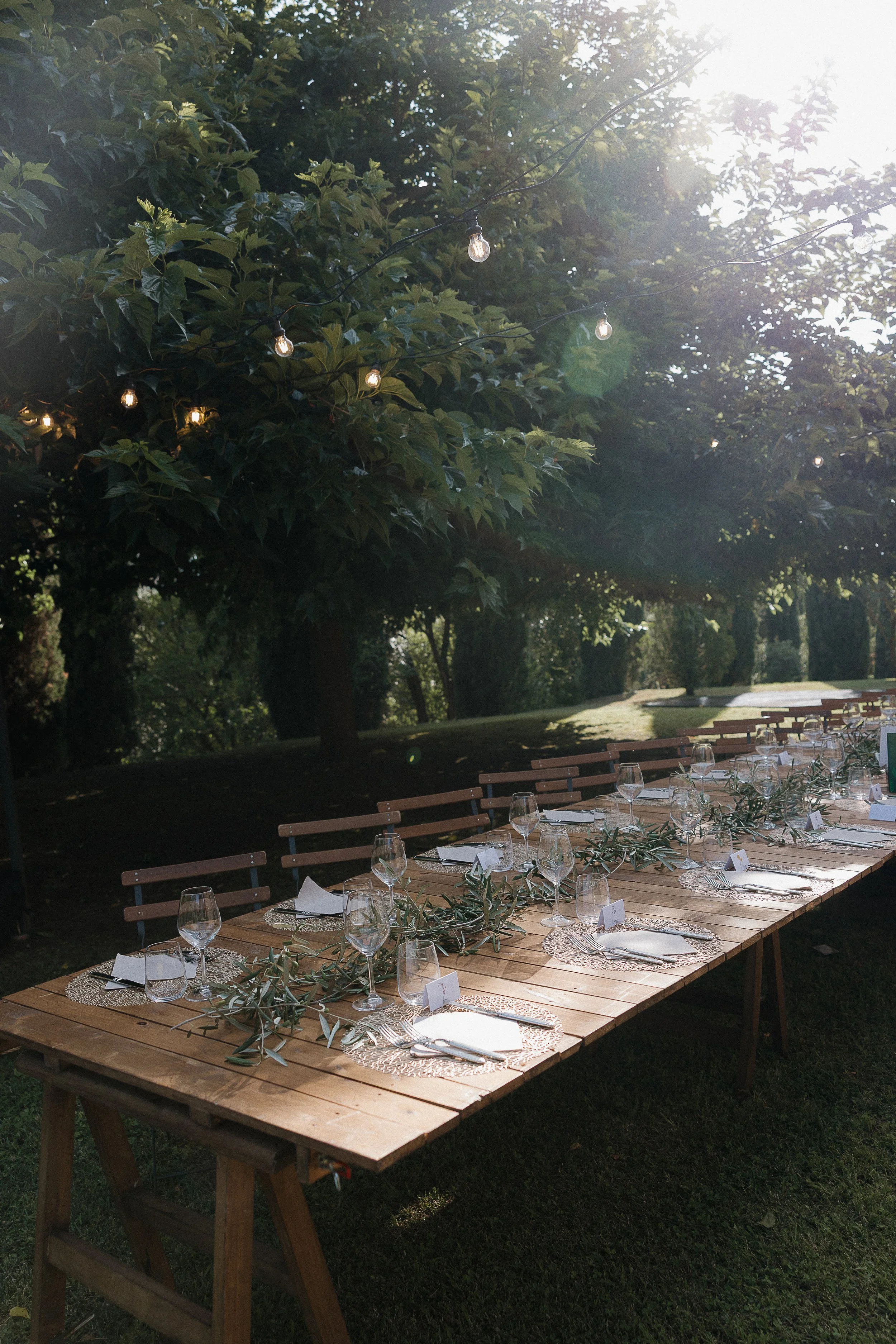 reception-table-setting-italy-editorial-style.jpg