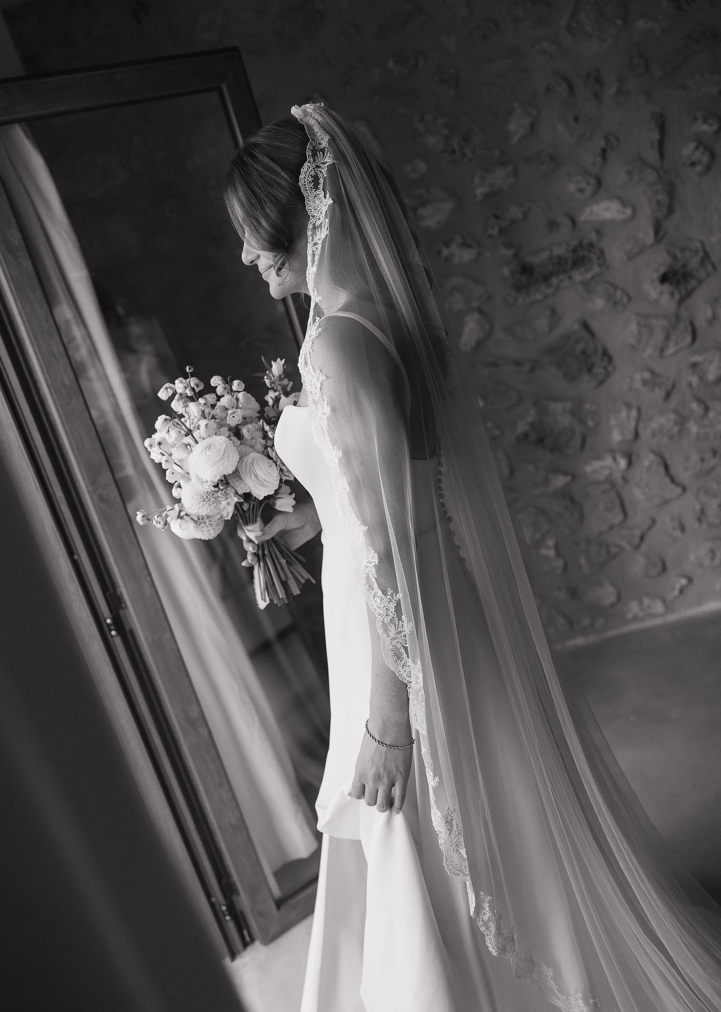 mallorca-editorial-wedding-photographer-bride-getting-ready.jpg