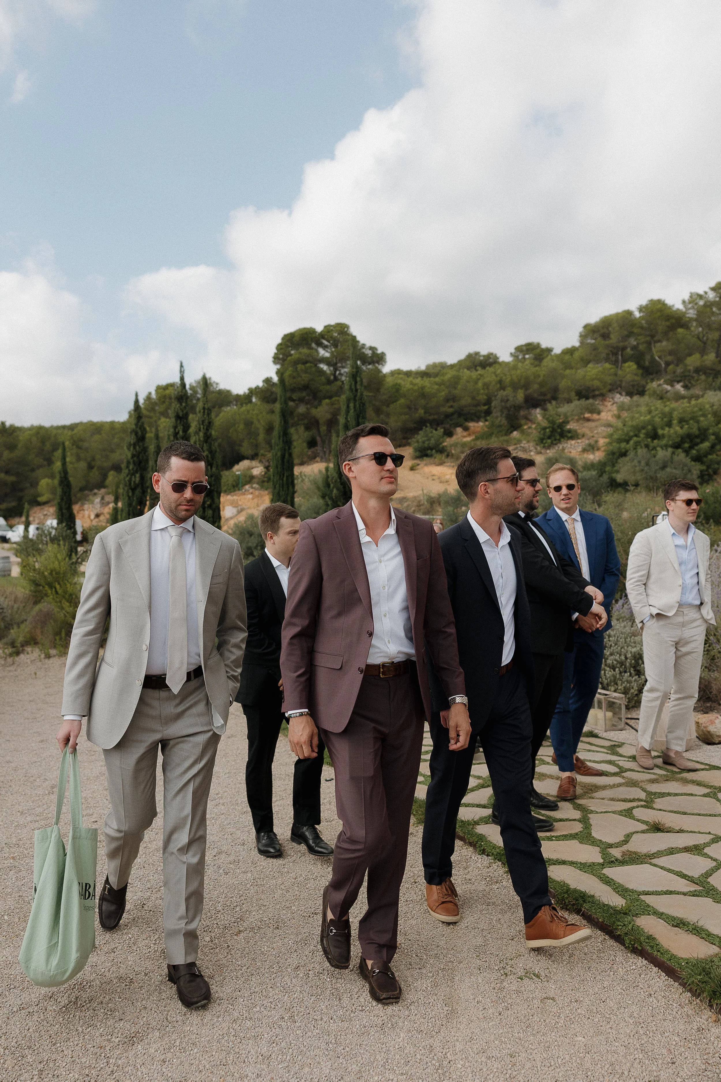 barcelona-wedding-guests-candid-01.jpg