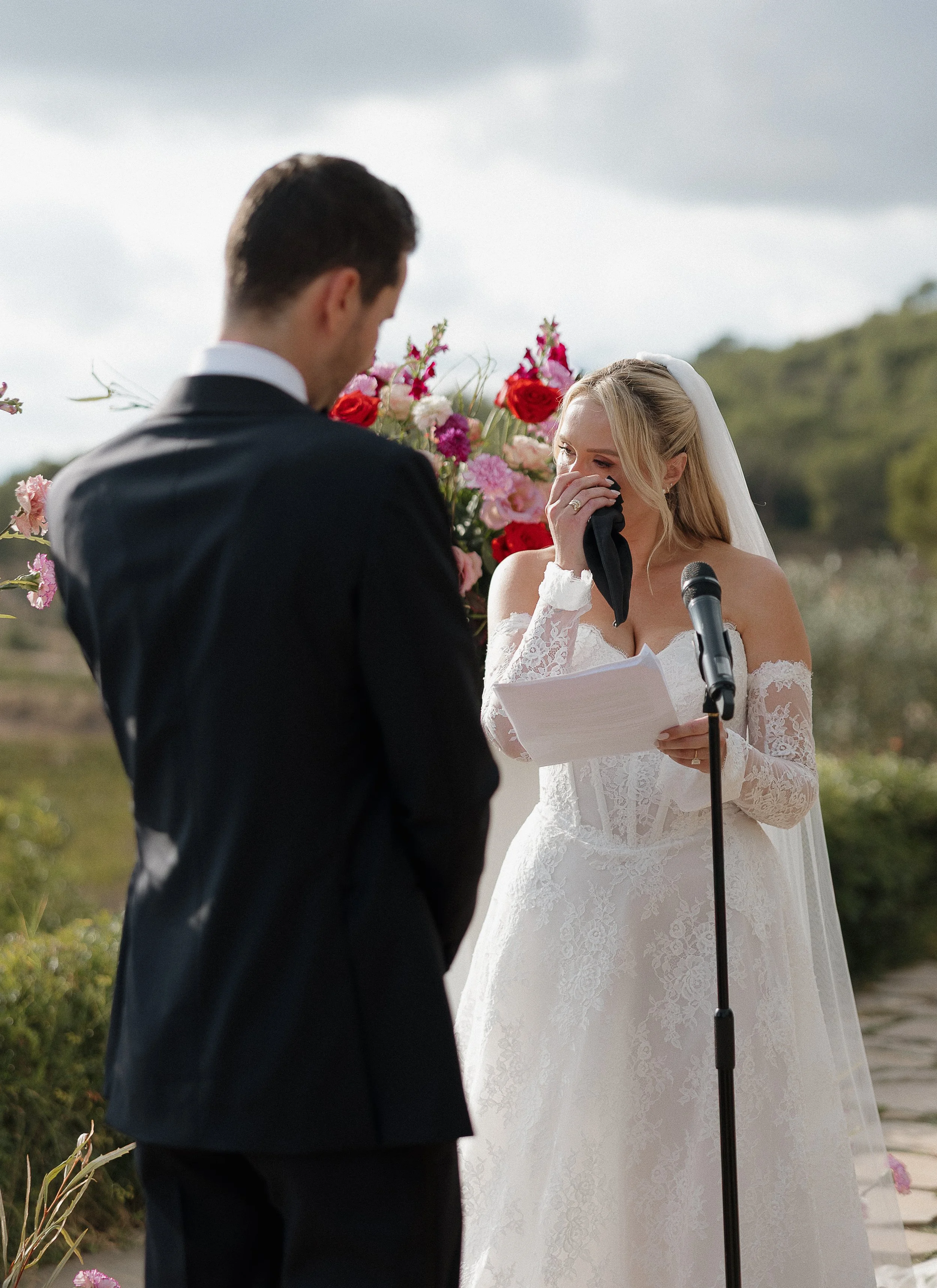 romantic-couple-moments-masia-cabellut-07.jpg