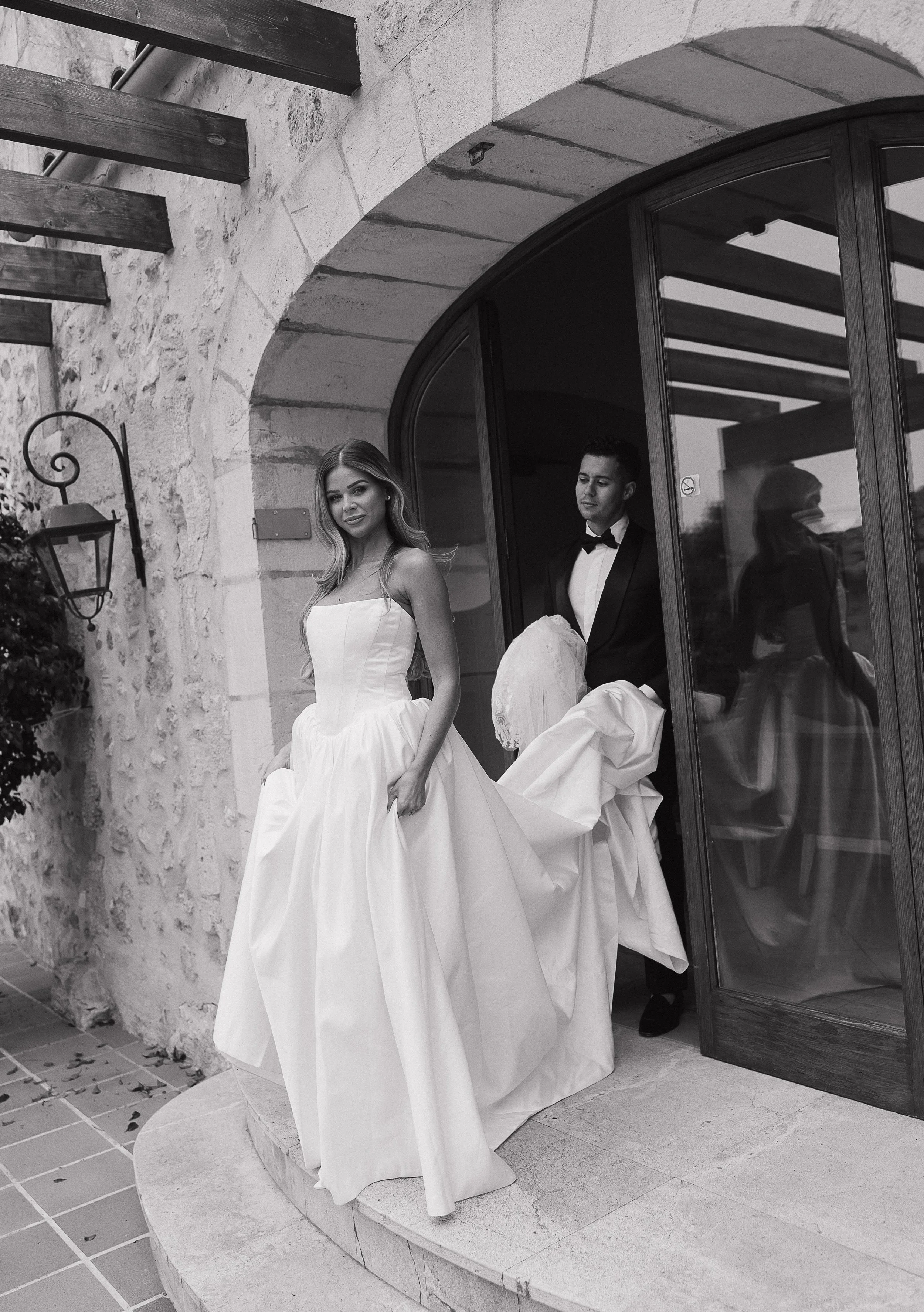 mallorca-elopement-editorial-pose.jpg