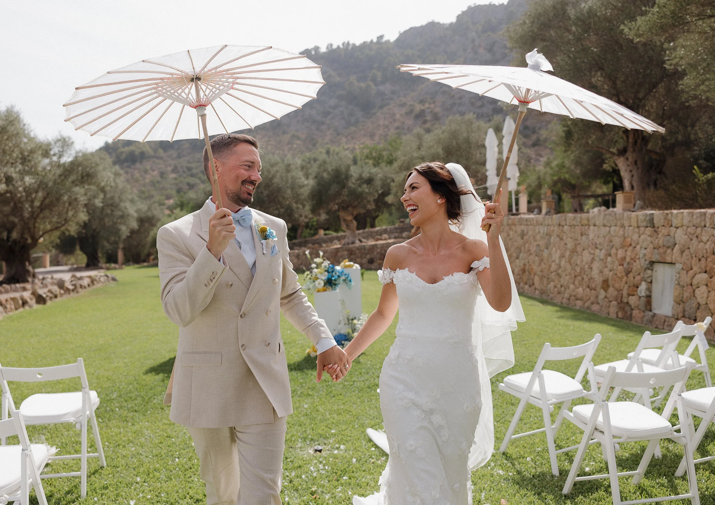 A Colorful Destination Wedding at Alqueria Blanca, Mallorca | Europe Destination wedding photographer in Mallorca