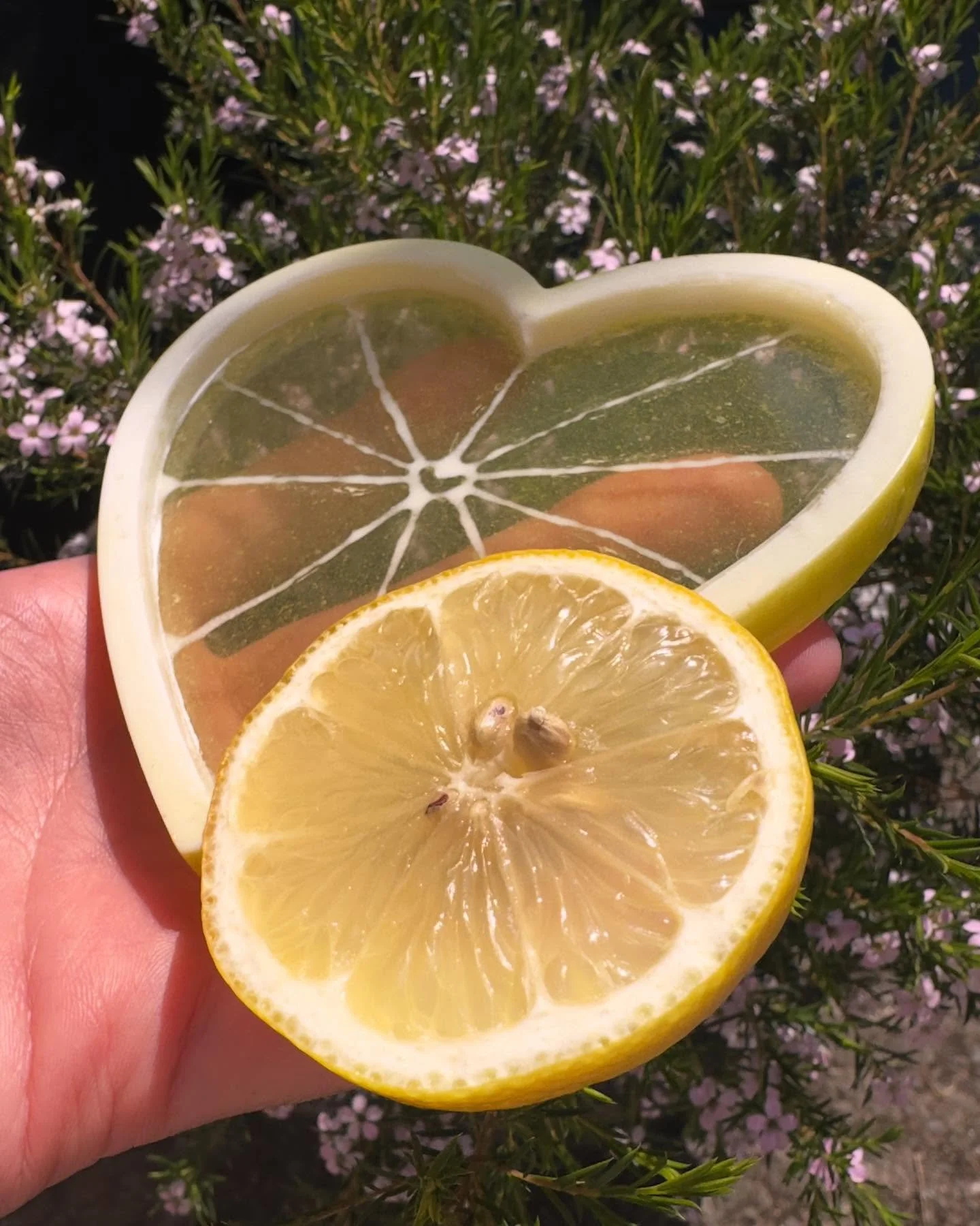 first time attempting resin - little lemon trinket tray 🍋💛 #resin #trinkettray #easypeasylemonsqueezy
