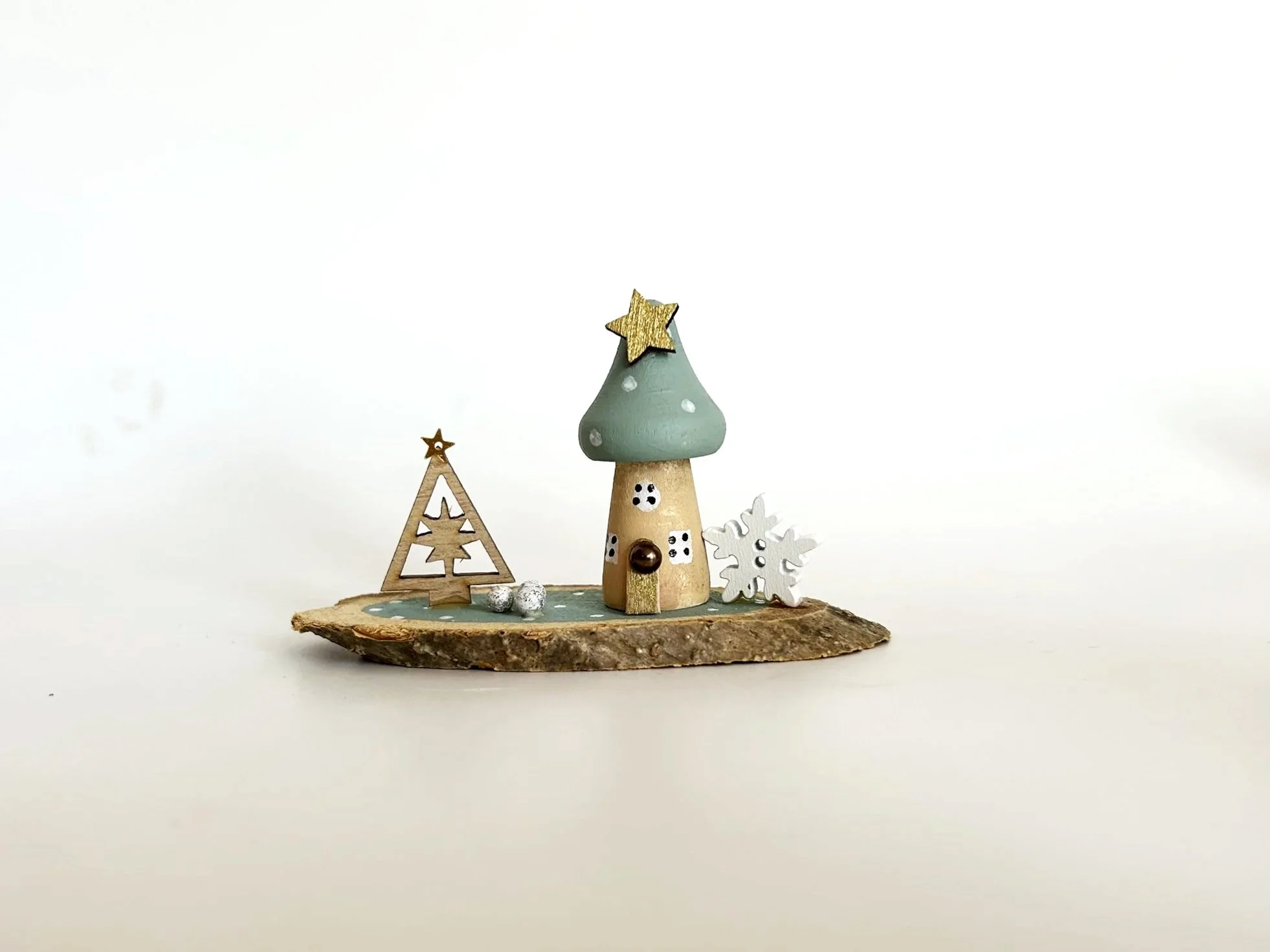 Christmas Toadstool, Natural Green (2)