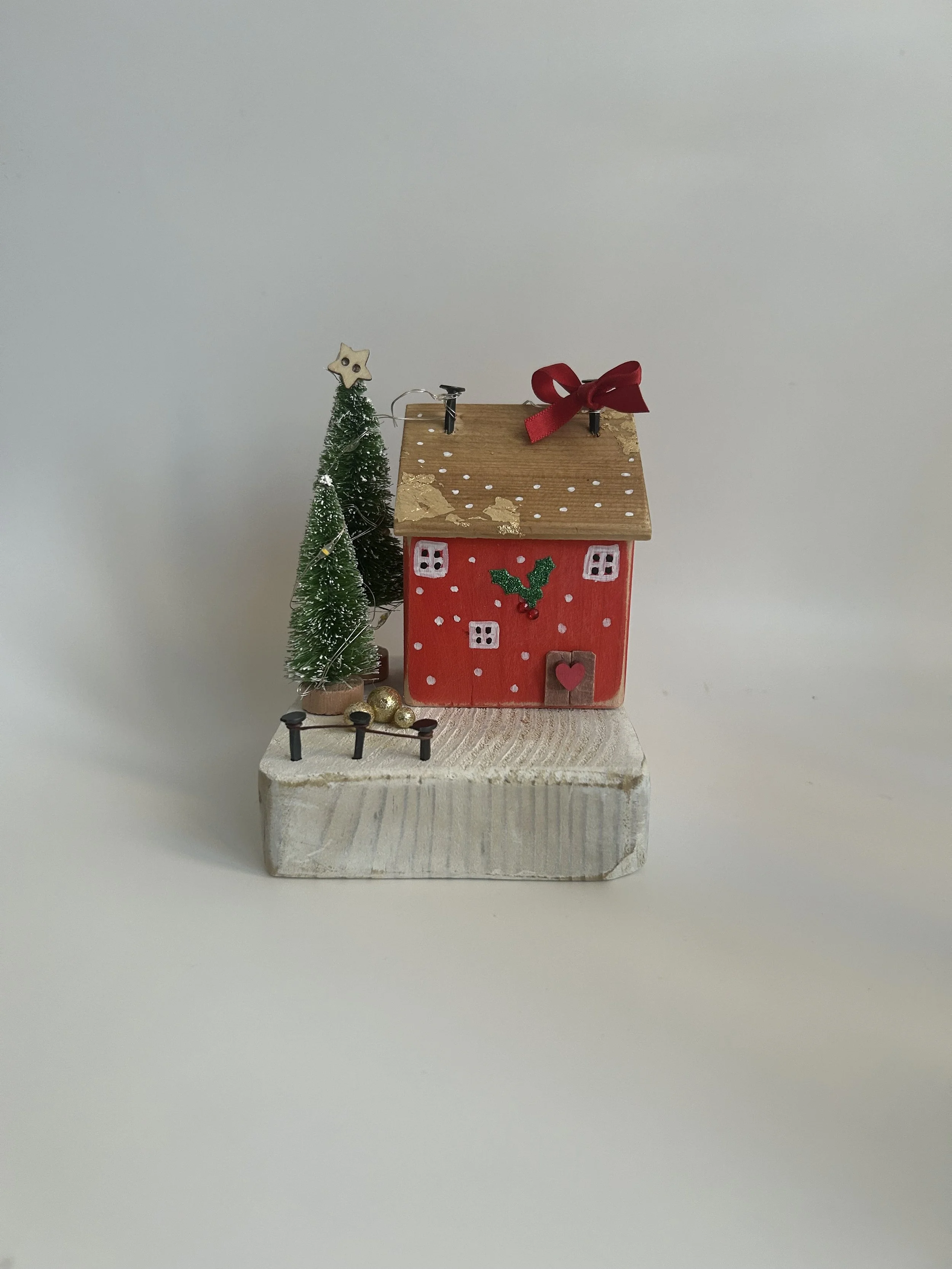 Christmas Cottage Red (1)
