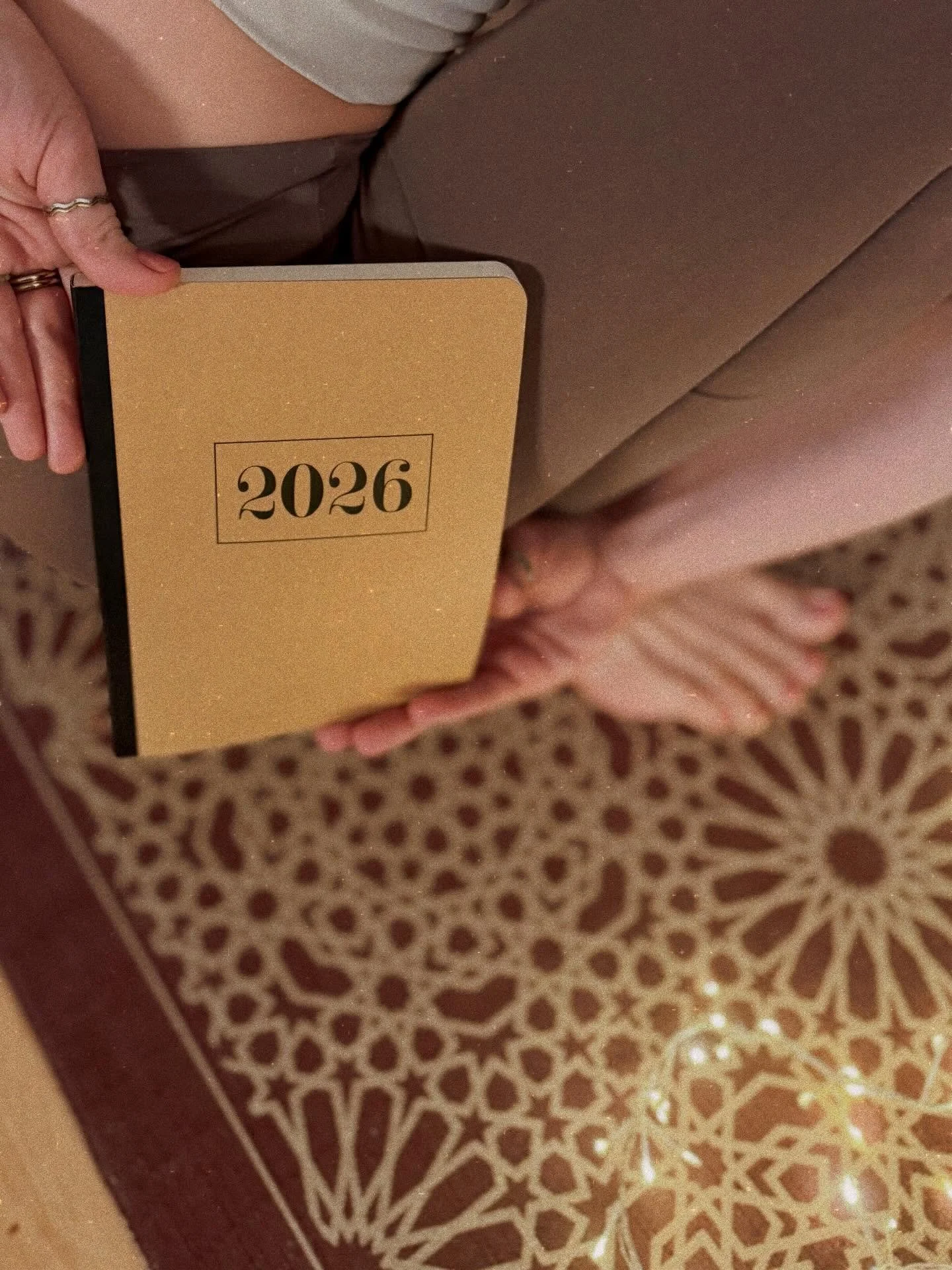 ✨ WIN WIN WIN ✨
Du hast noch keinen Kalender f&uuml;r 2026? Dann haben wir genau das Richtige f&uuml;r dich. Gemeinsam mit @herzileinpapeterie verlosen wir drei Herzilein Jahreskalender 2026.

Denn wir finden: Bewusste Auszeiten, Zeit f&uuml;r sich s