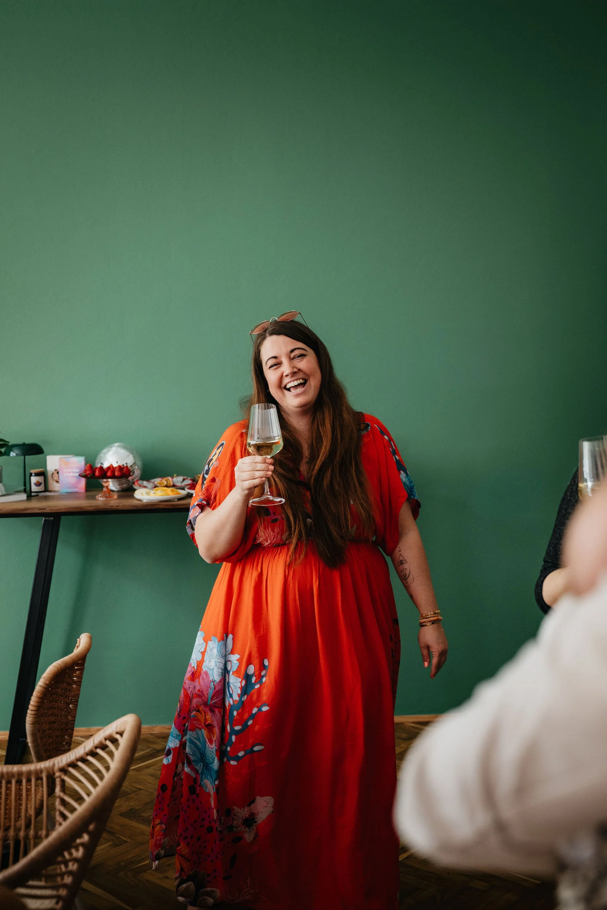 Lisa-Marie de Quartel mit Frida Kahlo Bild, Freiheit und Soul Business