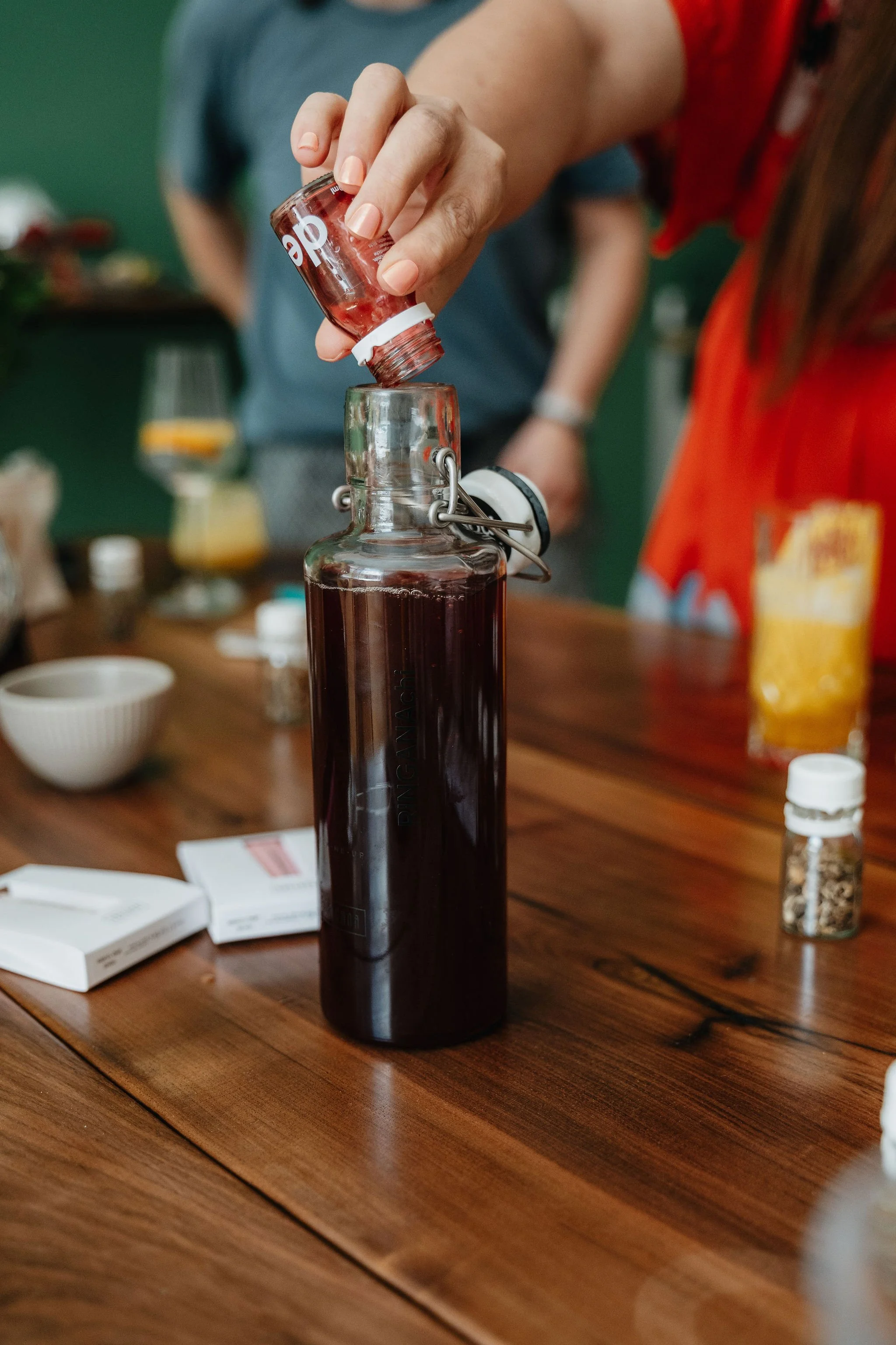 Eine Flasche voll mit Ringana Dea