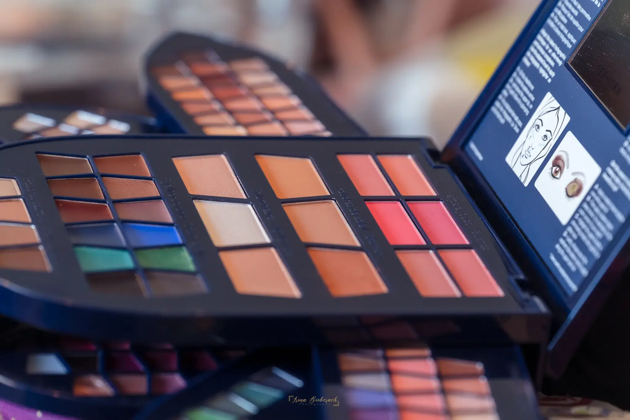 Palette de fards à paupières pour maquillage professionnel à Paris 15