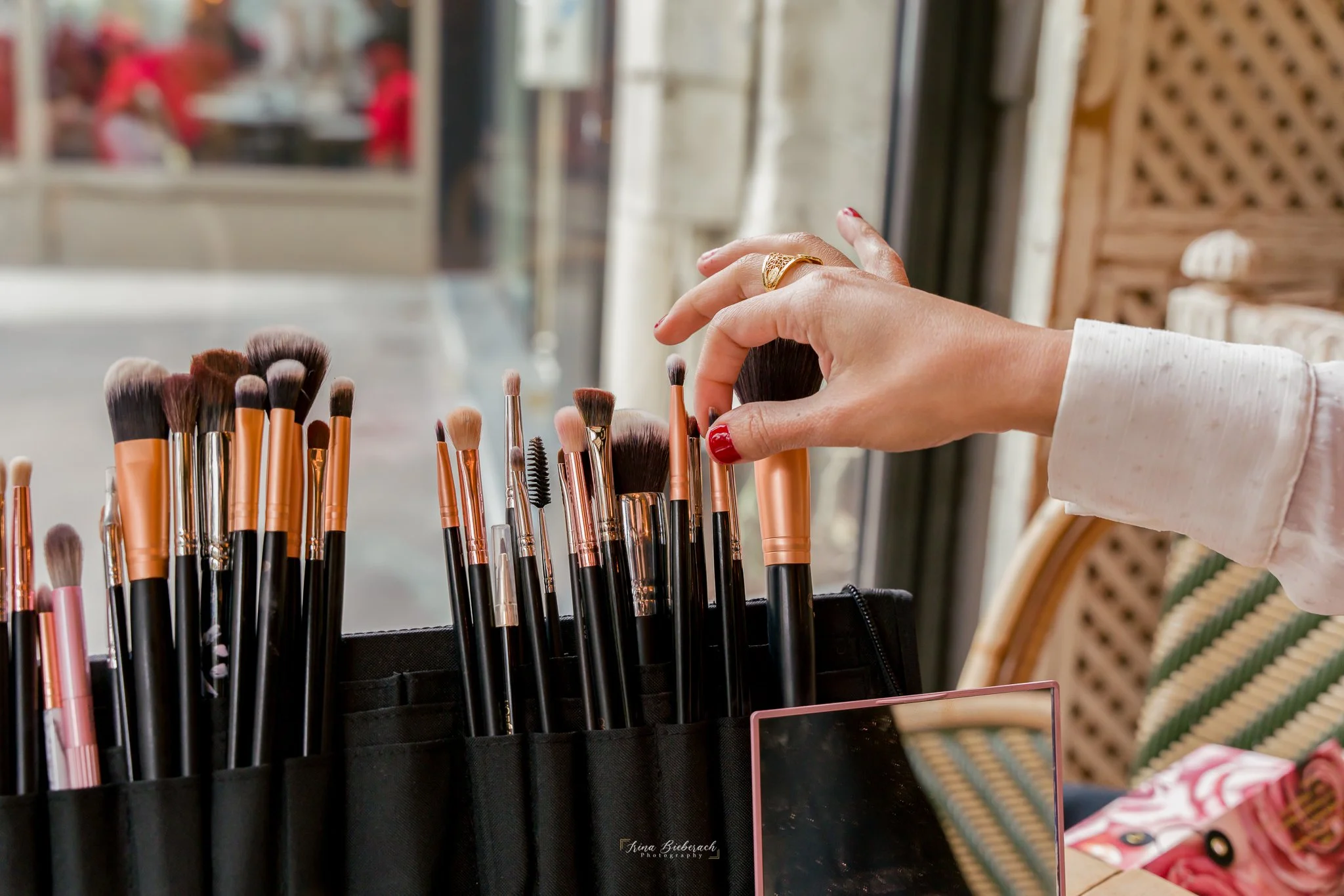 • Détails des outils de travail d'une maquilleuse professionnelle à Paris