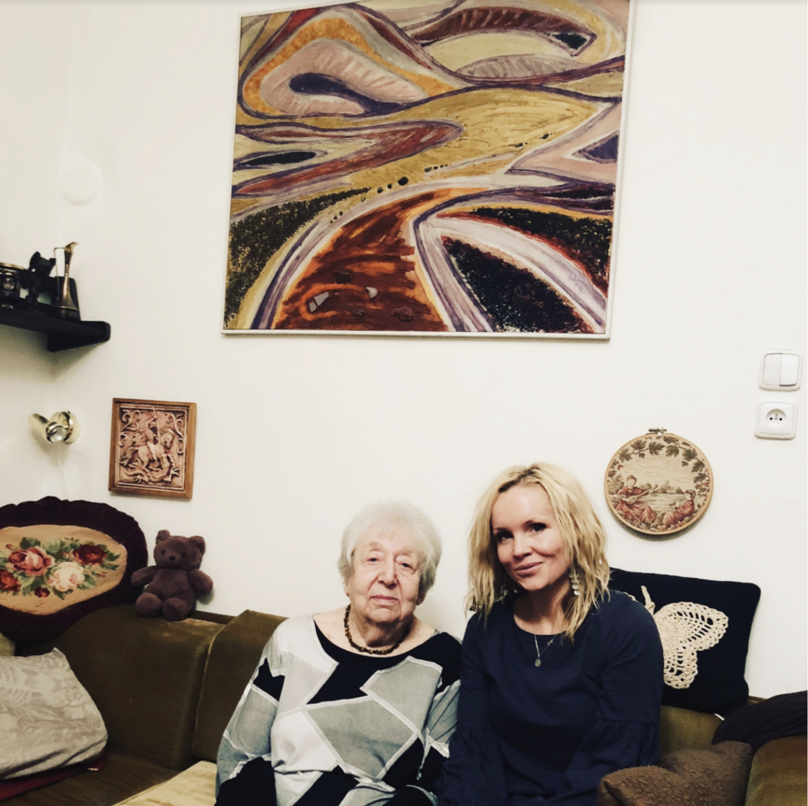Historian Erin Faith Allen and Helga Weiss, survivor of Terezín, Freiberg, Mauthausen, and Auschwitz, in Prague 2017.