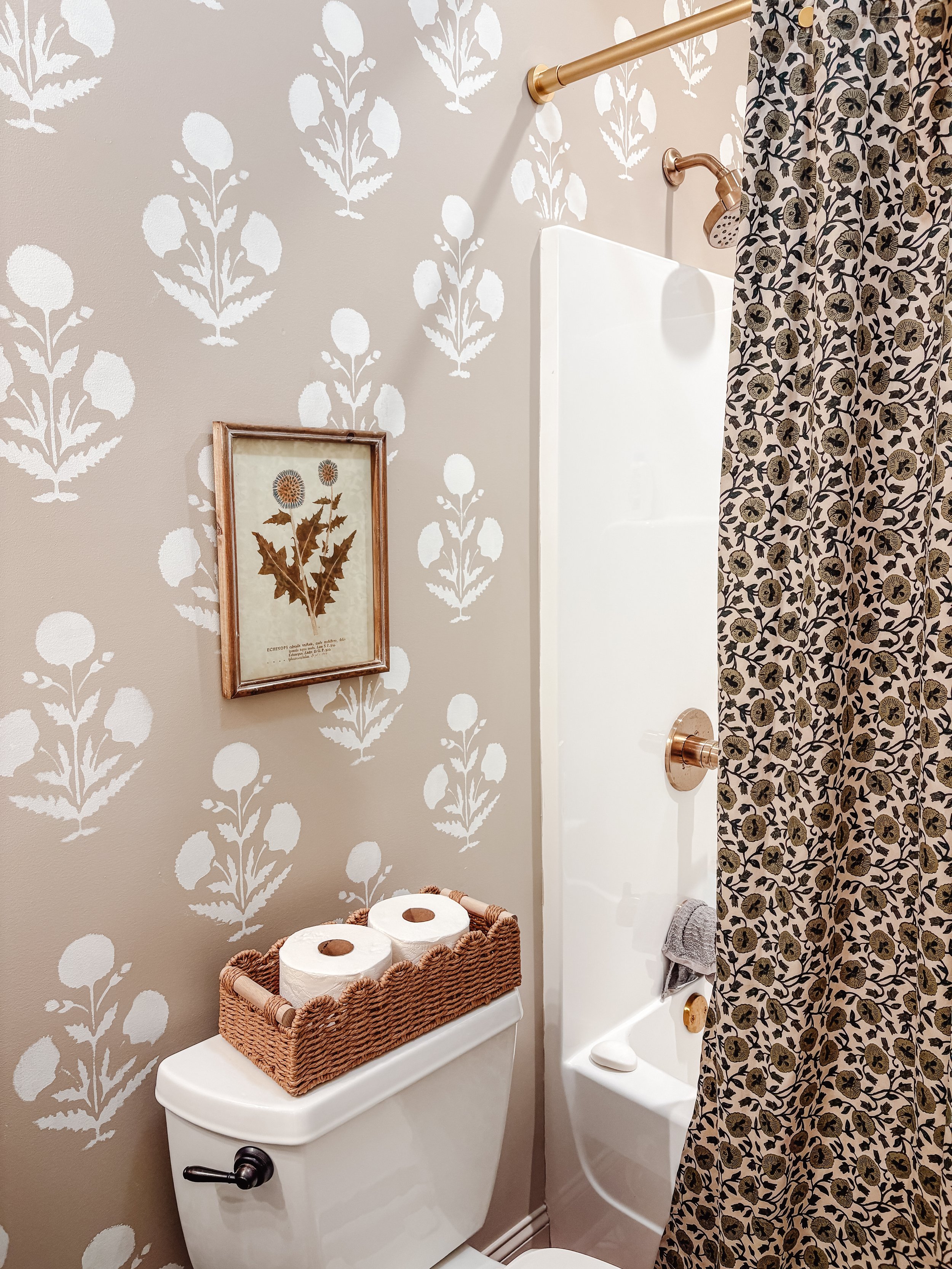 How to Create a Wallpaper Look with a Stencil
