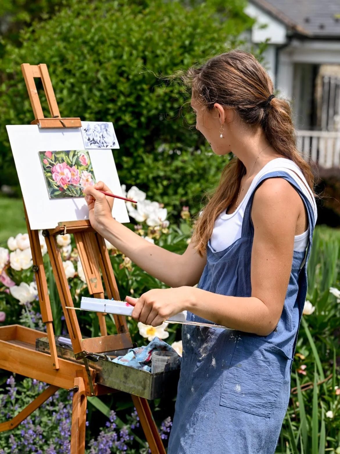 Still soaking up memories from the gorgeous plein air event with the Artists in Middleburg 🌸. It was breathtaking.

I can&rsquo;t wait to be painting a floral and bird collection this summer 🌷🪶 Stay tuned for more!

Thank you @sherriholdridgephoto