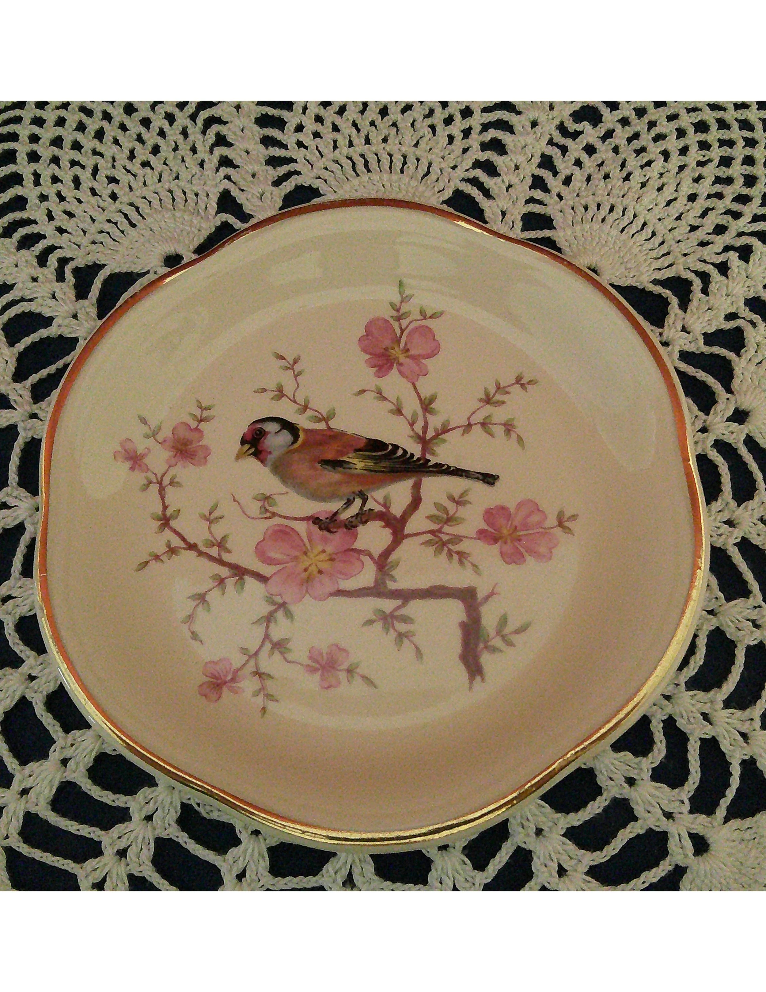 DSCF0065  Goldfinch bird dish  2.jpg