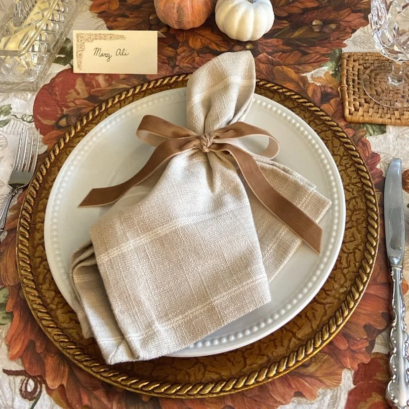 Throwback to last year&rsquo;s table that was all about warm, autumnal colors, textures, and pattern. In lieu of flowers, some freshly foraged foliage added a natural touch to the table. I love these linen napkins I purchased years ago from @jshhomee