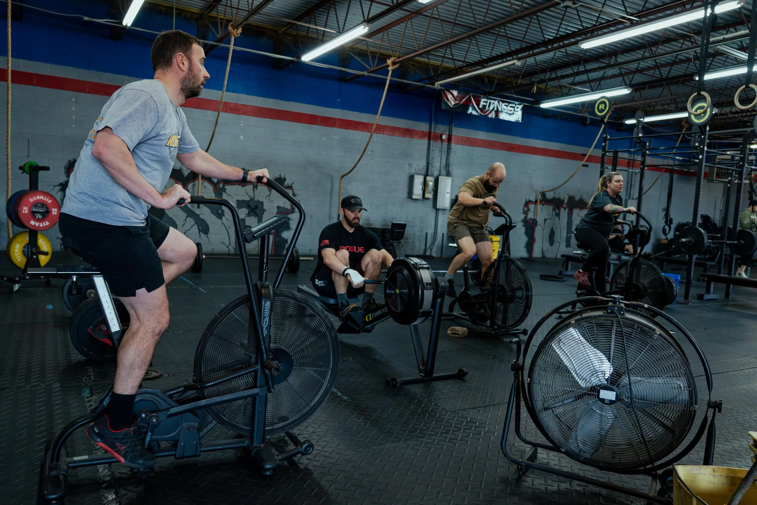 One of the biggest advantages of CrossFit isn&rsquo;t the equipment, the workouts, or even the results.

It&rsquo;s the people.

Working out with others creates accountability on the days when motivation is low. It pushes you to work a little harder,