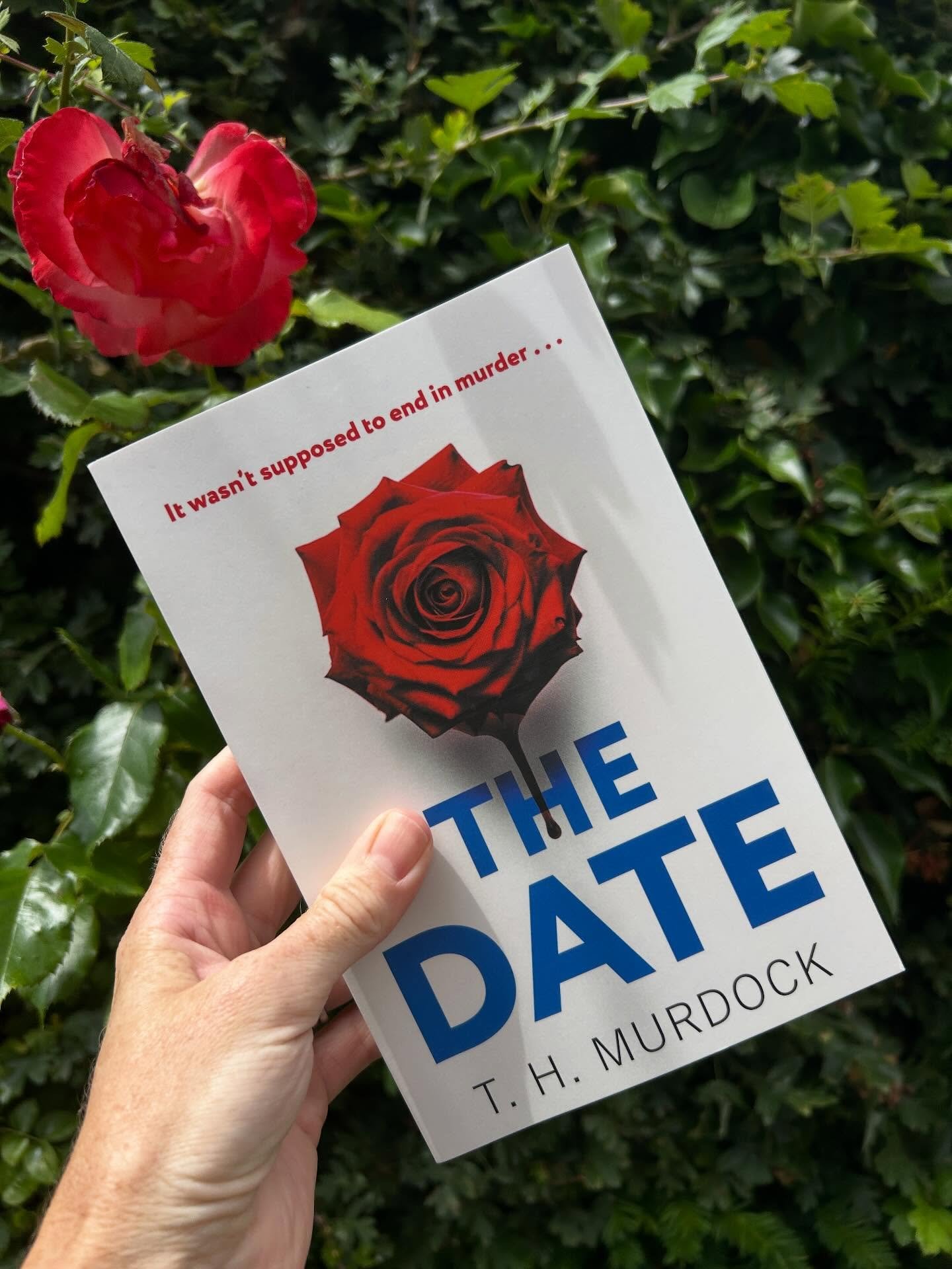 I'm so excited to get started on The Date by fellow 2026 debut author @t_h_murdock 🤗📖 I love a good thriller and this is so right up my alley! I can't wait to put my legs up after another ridiculously busy day, half of which saw me working on first