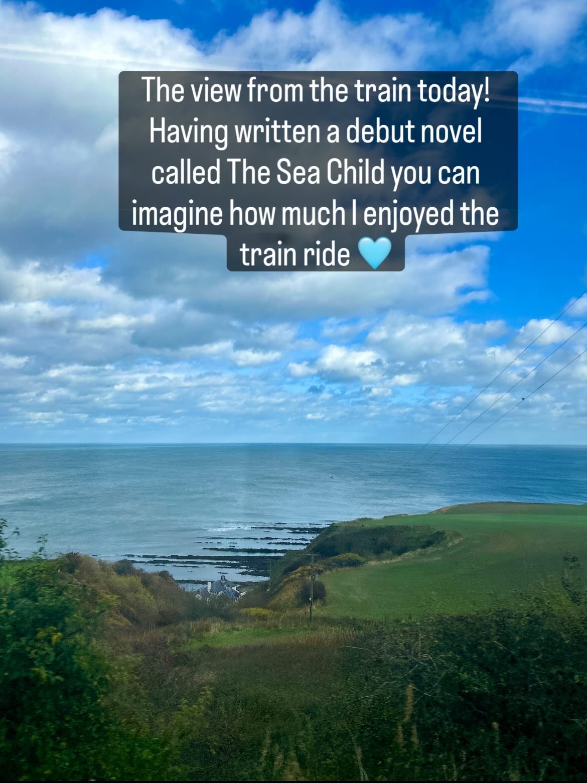 What a treat... the most stunning views of the coast from the train on our way back from Edinburgh! Having written a historical fiction novel called The Sea Child, you can imagine I so enjoyed the ride 🩵 We even spotted a double rainbow stretching f