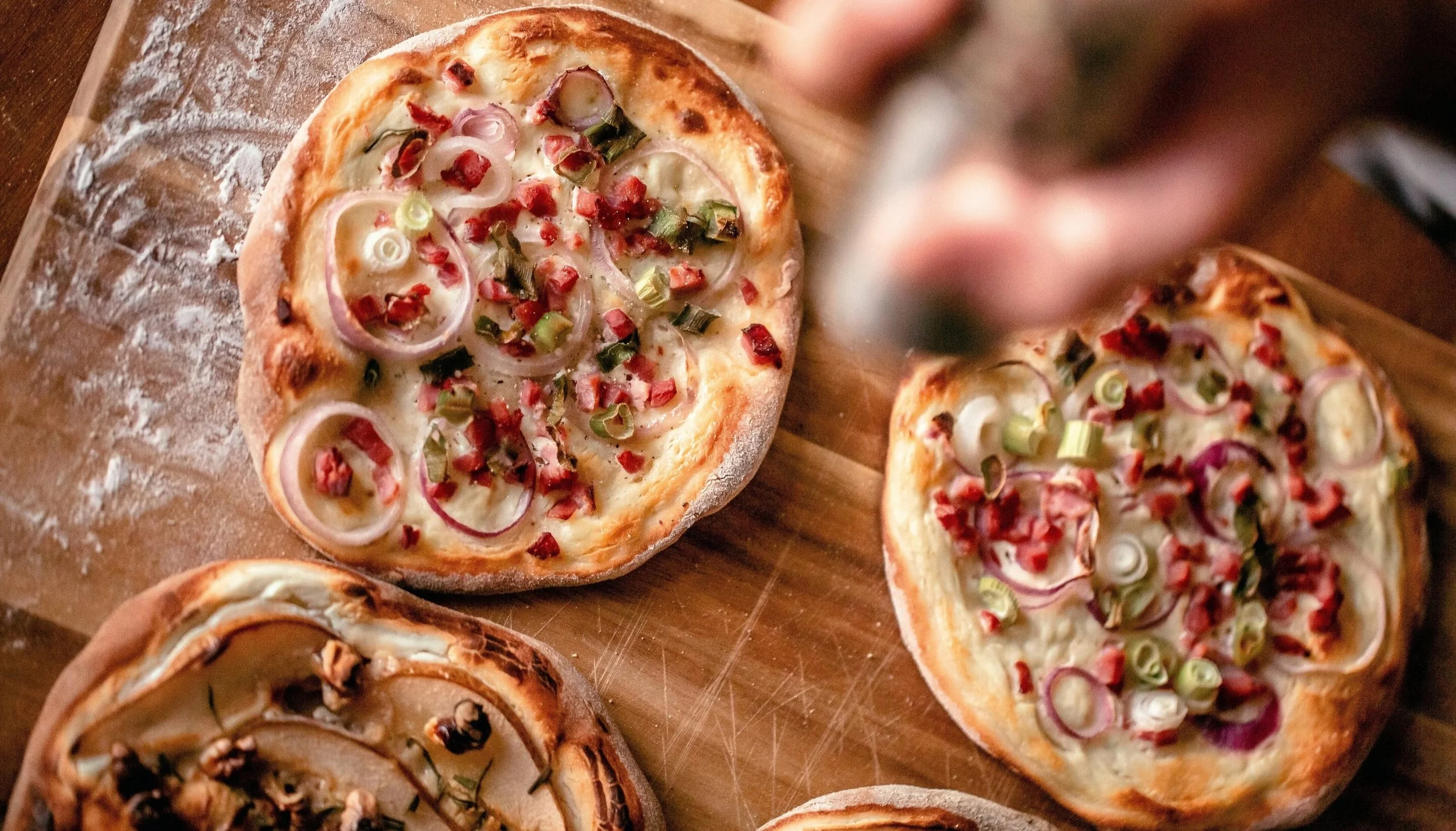 Recette du Flòmmekùùche (tarte flambée) du Steinhart