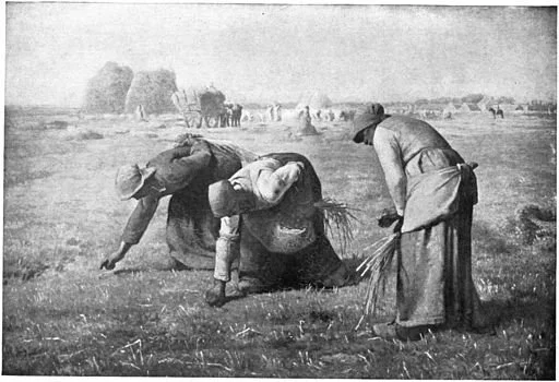 Trois femmes rurales travaillant dans un champ, avec des chariots et d'autres personnes en arrière-plan.