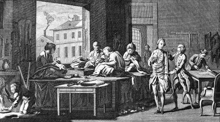 Scène d'intérieur avec plusieurs personnes travaillant et discutant, dans un environnement probablement historique.