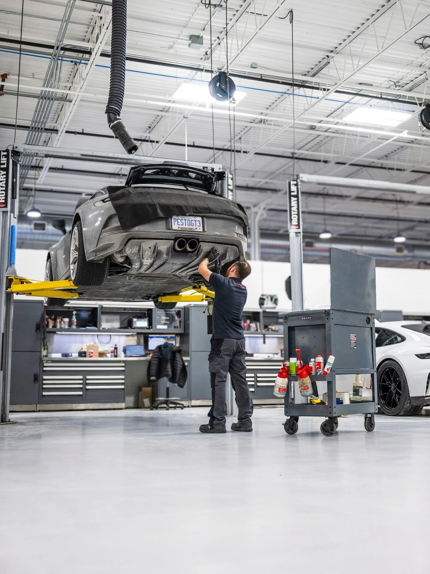 130,000km major service for my Pesto GT3 today with @lucaspicone at @porschecentreoakville!

Oil Change
Spark Plugs
Brake Fluid Flush
Drive Belt Replacement
12V Battery Sensor Recall
Cabin Air Filter Replacement
Engine Air Filter Replacement 

I&rsqu