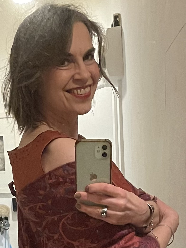 Haus of Wincott show Zoe Parker Illustration selfie.png