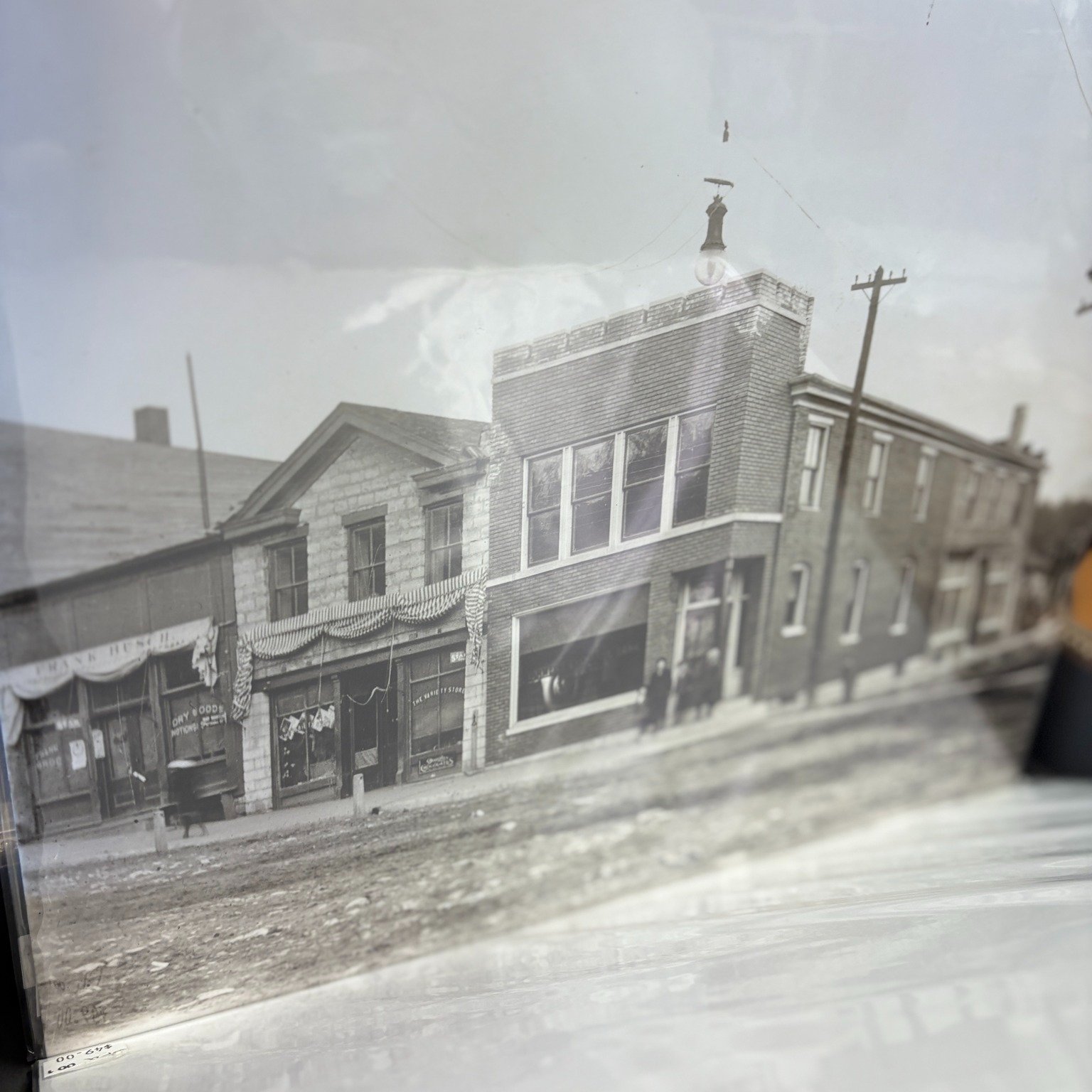 Photos of old Main Street in Parkville! These are ready to go home with you!

#parkvillemo #parkvilleframegallery #mainstreetparkvillemo