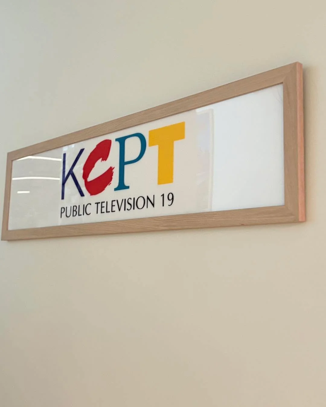 Did you know&hellip;all of the wall art in Kansas City&rsquo;s PBS station was framed by the Parkville Frame Gallery? 

#PBS #kcpt #customframing