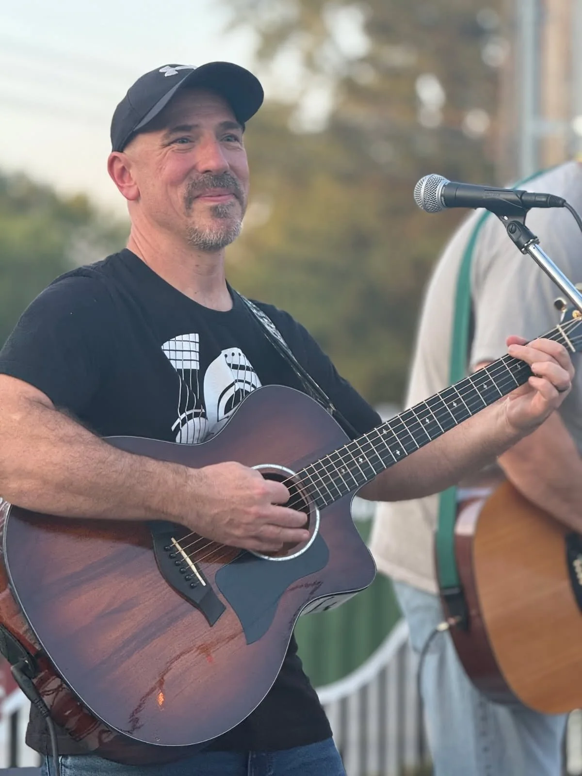 Live Music: Mike Thomas