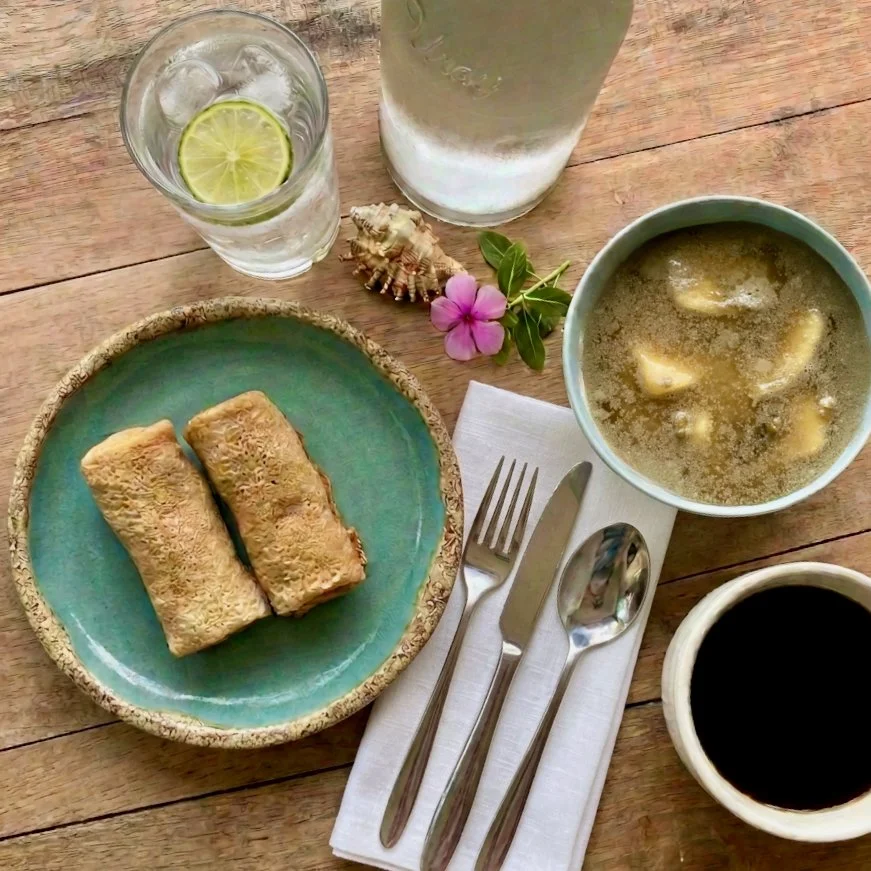 Dadar gulung and kolak pisang (pandan crêpes & bananas in coconut milk)