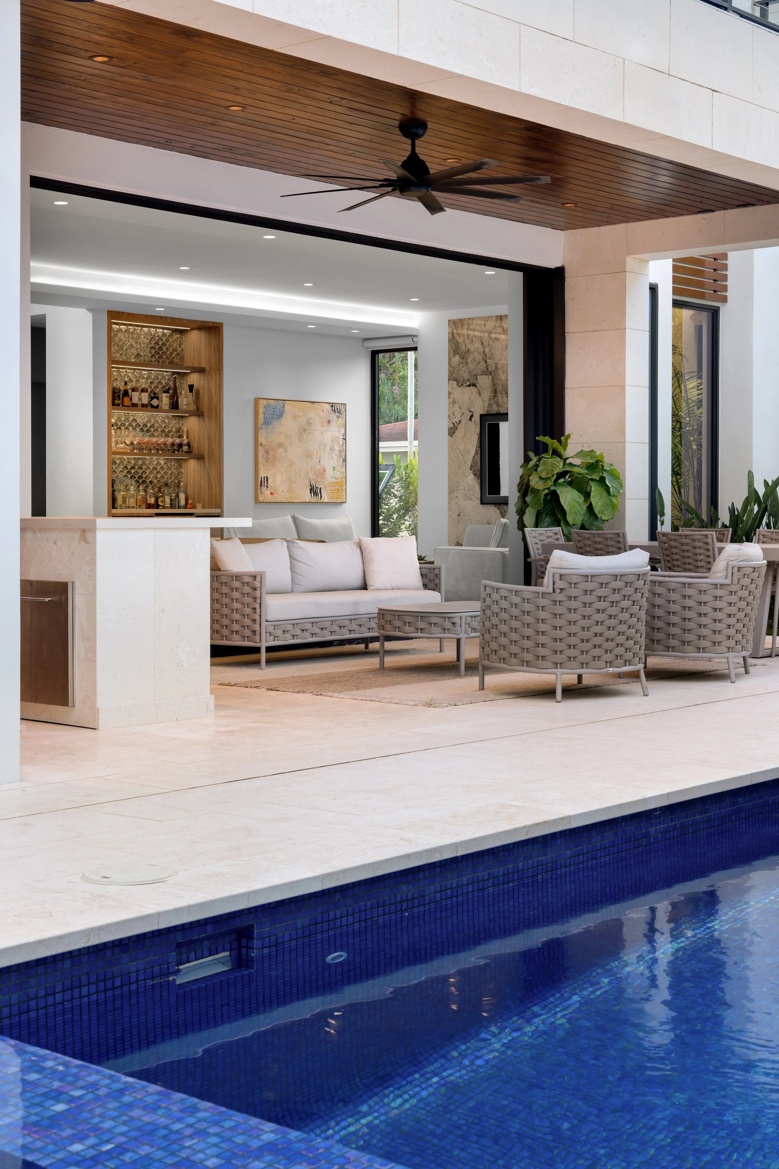 2323 SW 2nd Ave_1oakstudios_06 (2).jpg