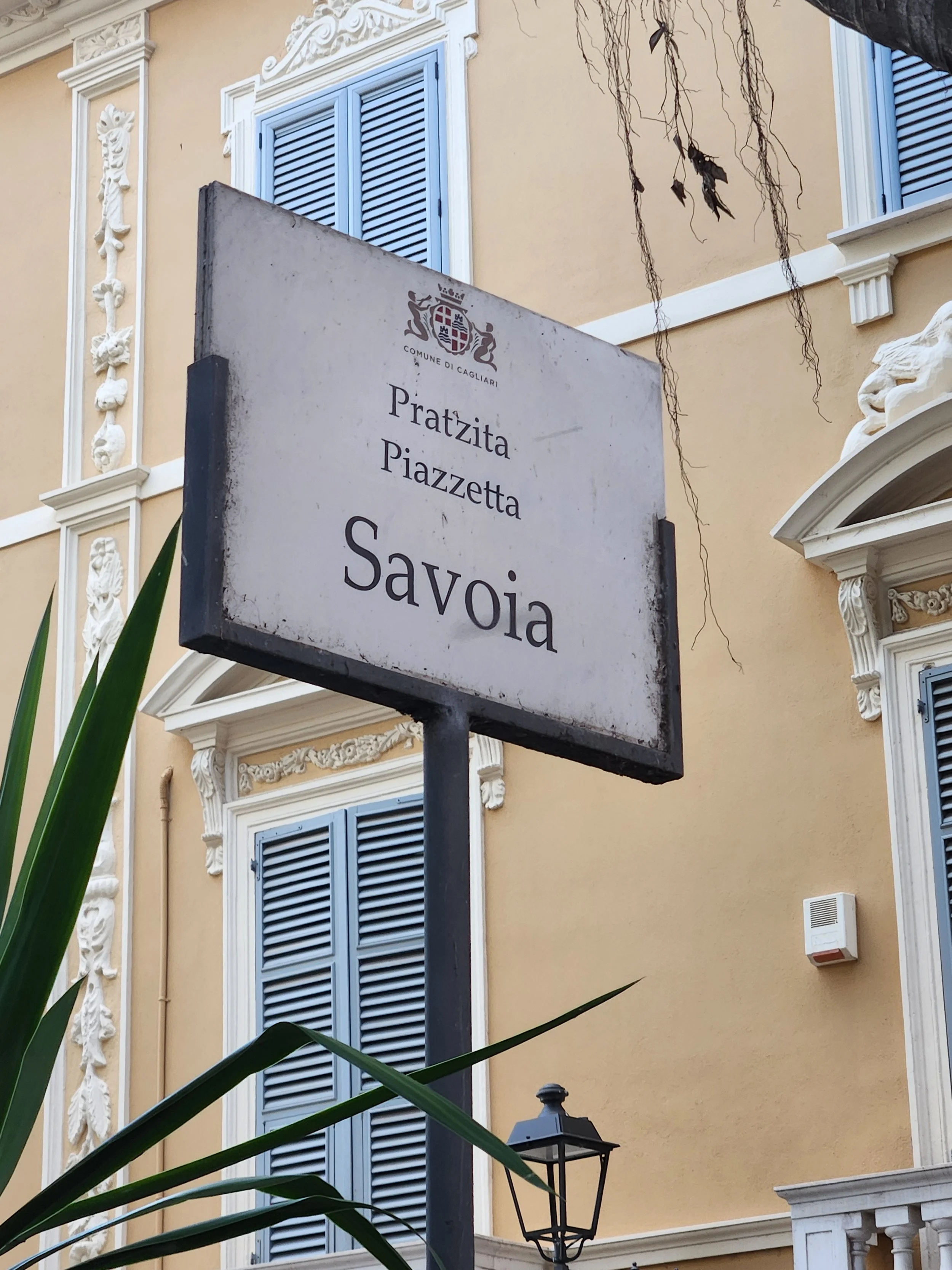 Quaint square with delicious eateries