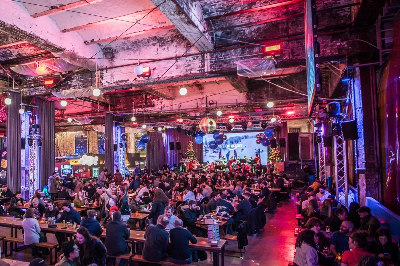 Winter lights, cosy vibes, and all the festive sparkle at Freight Island ✨❄️ Want your brand in the middle of the magic? Big screen advert slots are still up for grabs!