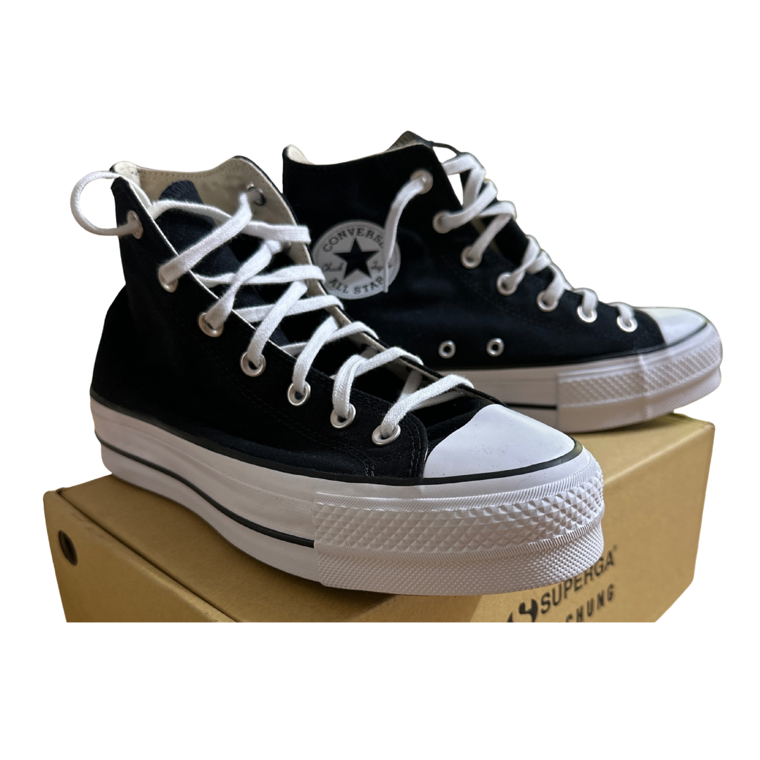 Converse - Chuck Taylor All Star Hi Top - Size 9