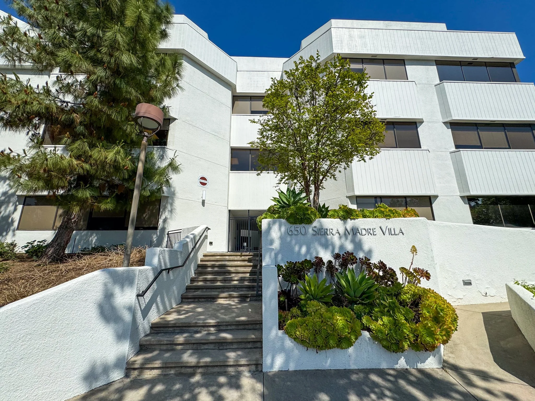 650 Sierra Madre Villa Blvd in Pasadena, CA