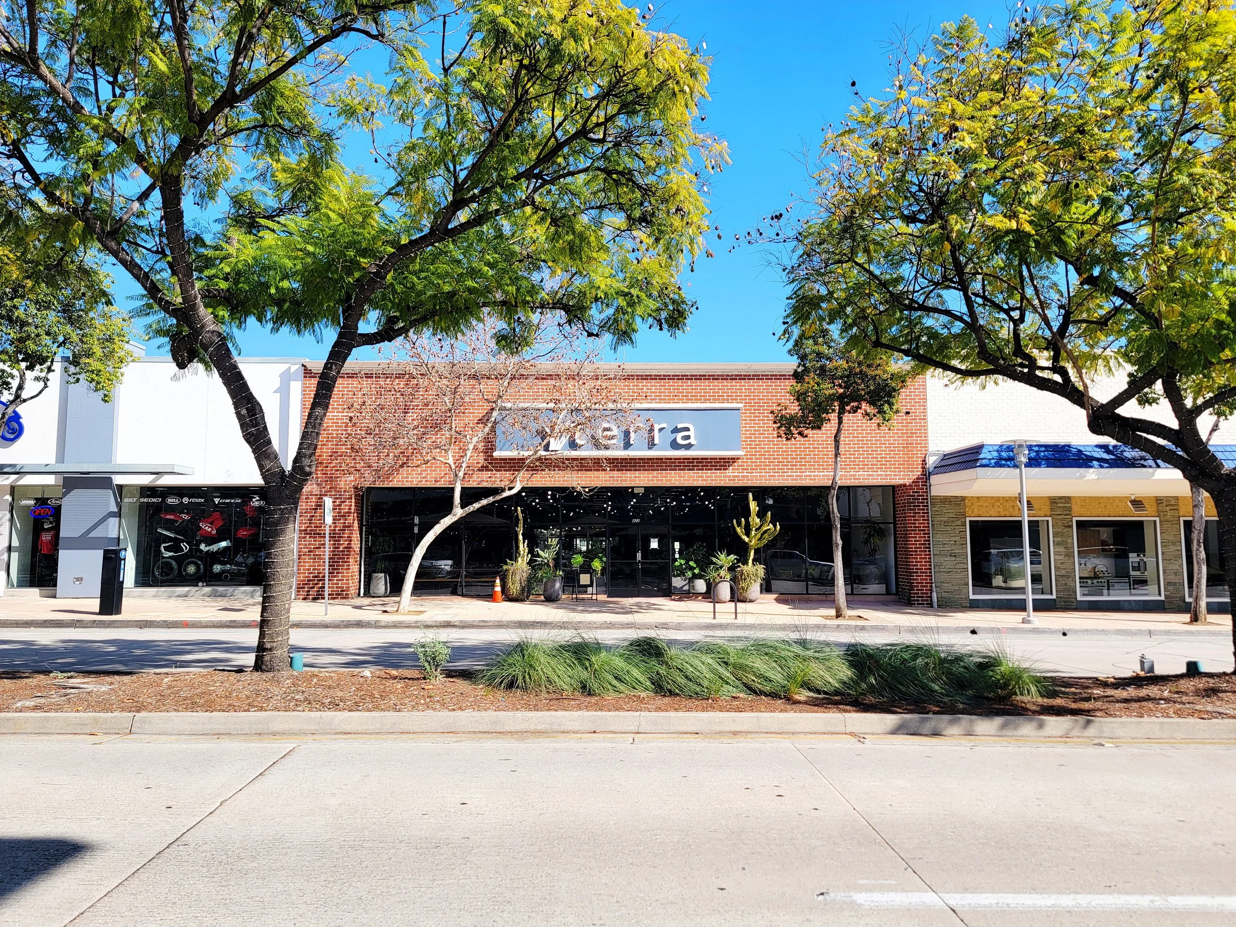 422 S Lake Ave Pasadena 91101 <p>Retail for Lease</p>