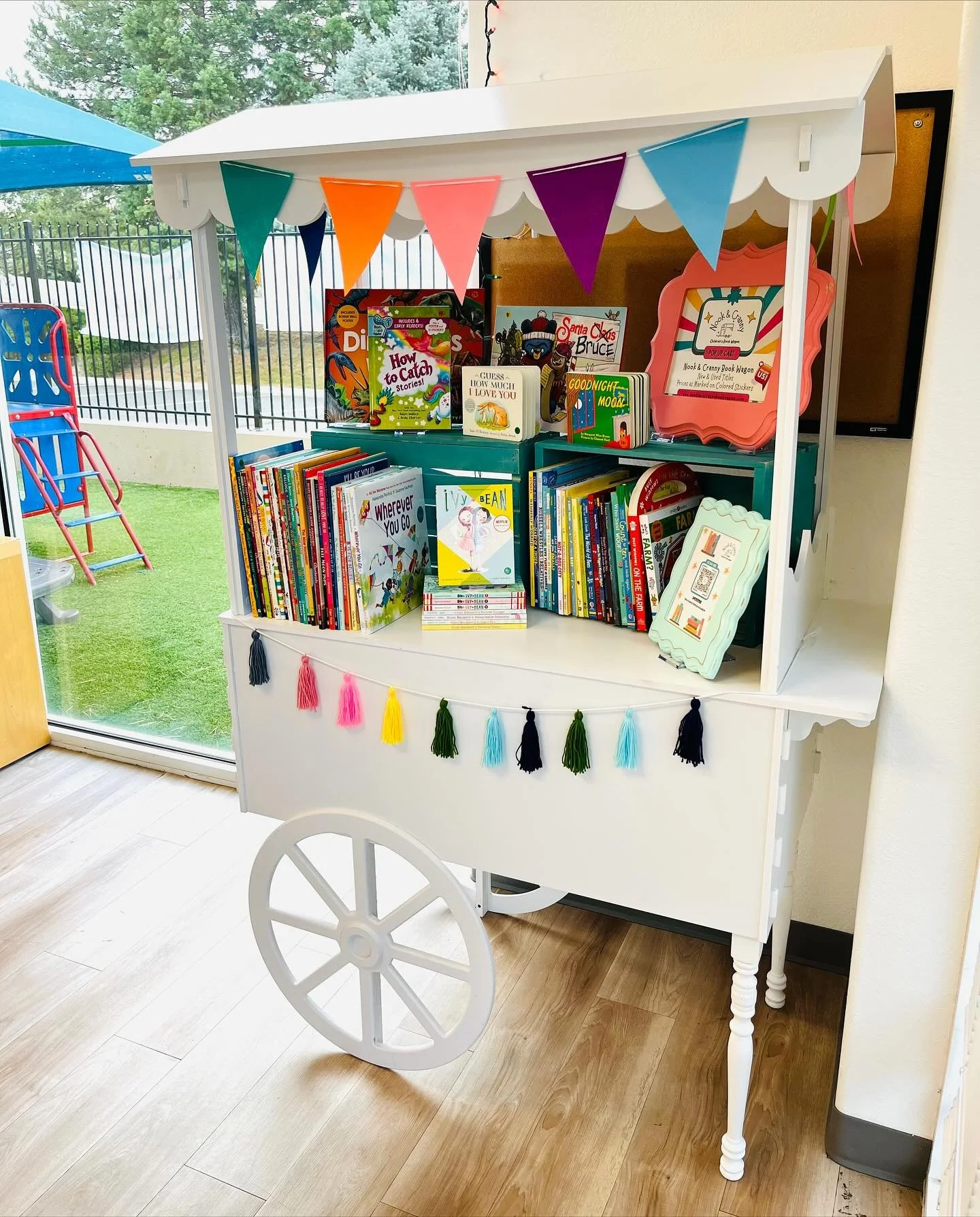 🎉 Our next pop up is all set up! I hope the Book Cart brings all the @littlehandsreno families a new favorite story and lots of joy! Remember, school popups give back 10% of sales to the learning center, so you are getting an affordable book AND hel