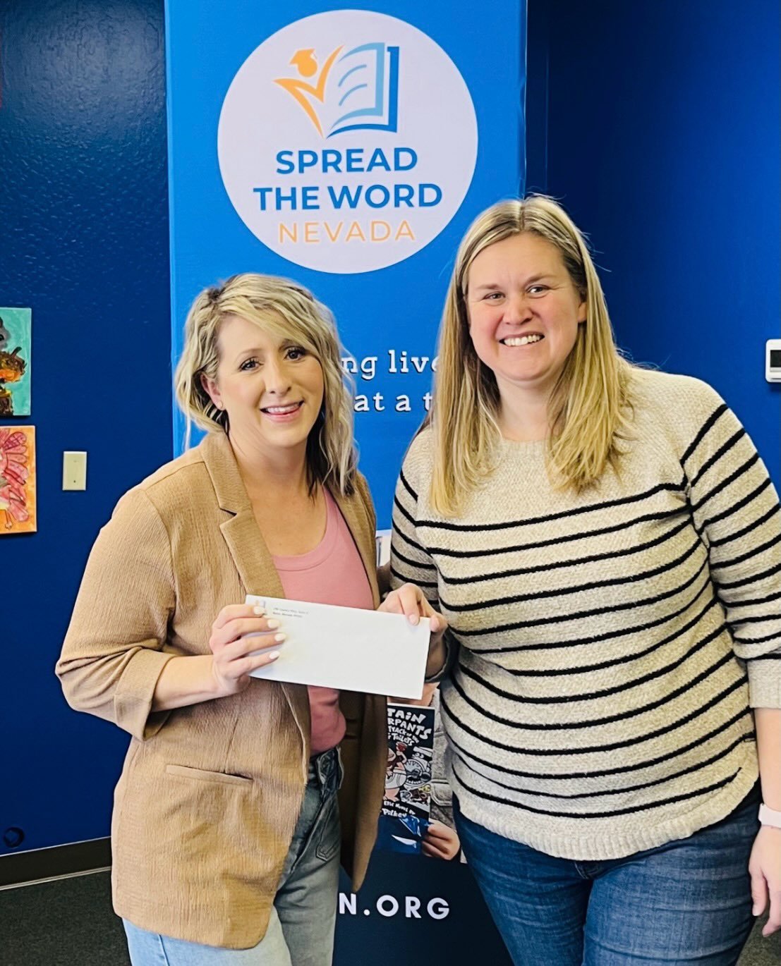 I was happy to stop by @spreadthewordnvnorthern HQ to deliver our donation from the Valentine&rsquo;s Book Bouquets fundraiser 🥰🎉 All thanks to YOU all who participated! 

I&rsquo;m so thankful for their Director, Courtney Vogt! She truly cares so 