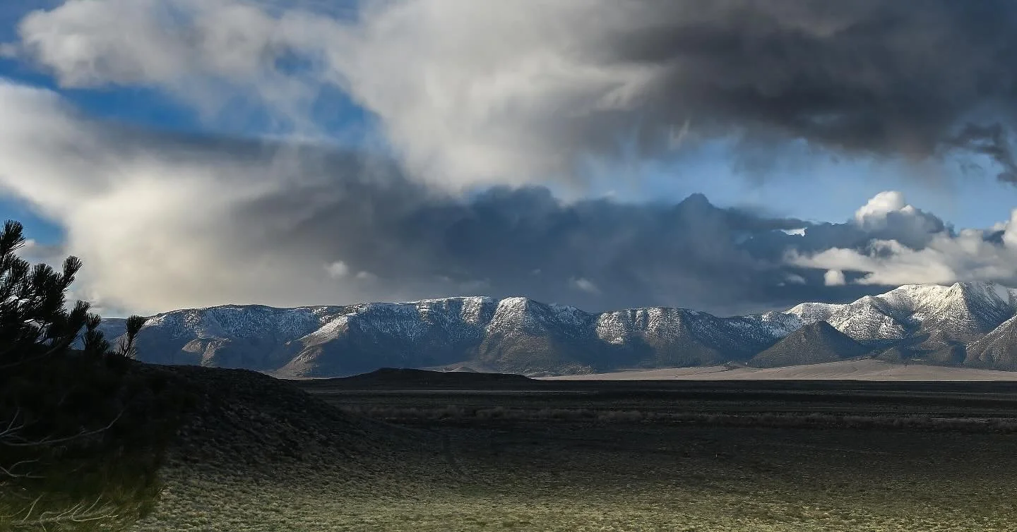 Dynamic light changing before my eyes. I like this moment. Lots of depth and layering.