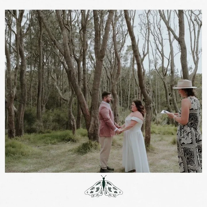 POSTCARDS // Katie &amp; Bryant 

Katie &amp; Bryant travelled all the way from Oregon, USA to elope in the Royal National Park with @weekday_wedded_bliss.

They got married hidden away with the ocean as their backdrop. It was so so beautiful and int