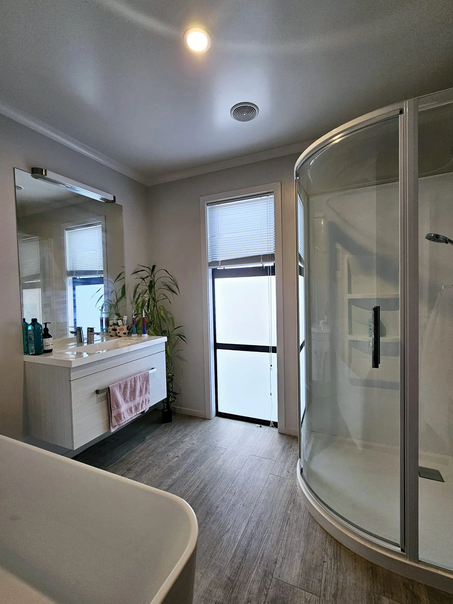 WhatsApp Image 2025-10-26 at 17.03.12_15800083.jpg