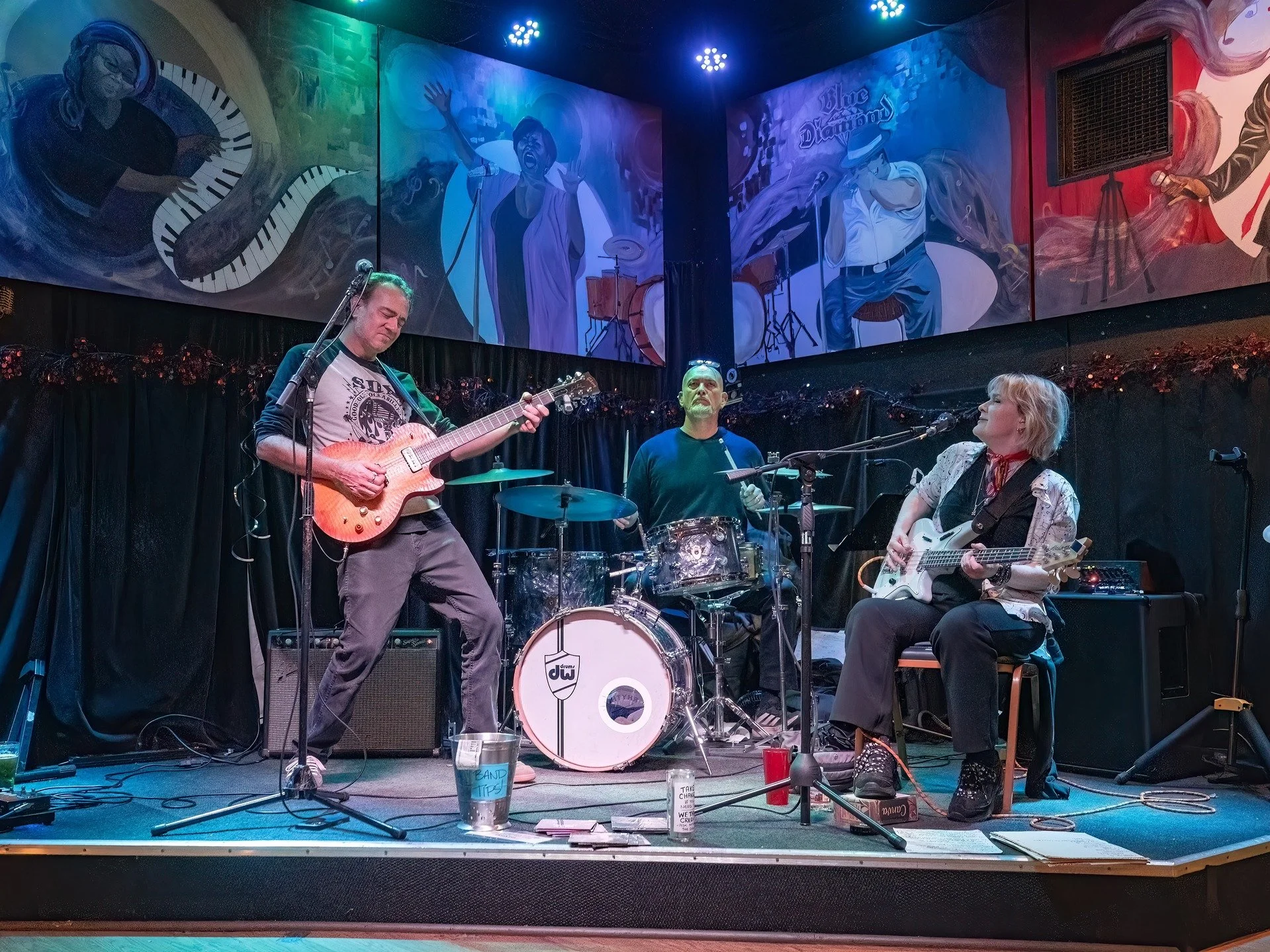 Lisa Mann made what's been a too rare appearance. She played at the Blue Diamond with Jason JT Thomas and Jimmy Bott. It was an evening of stripped down, straight ahead blues with that special Lisa Mann twist - always a good for the soul. @bluediamon