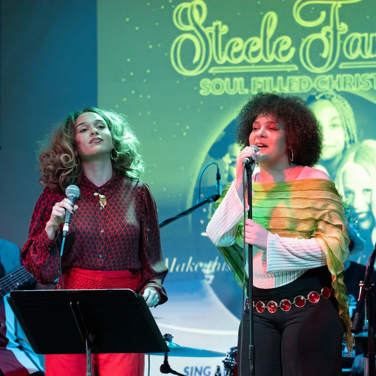 Christmas came early this year with the return of Lo Steele (now of Chicago) and Sarah Steele (still in D.C.) to perform with the Steele Family band. It was wonderful seeing the entire family on stage together. Their warmth spread though the full hou