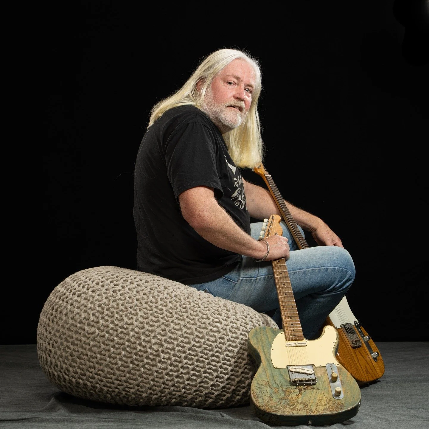 Pat Stilwell started the week of for Becker Canyon Studio. Pat is well-known as a blues guitarist and violin player. In addition to his blues gigs, Pat and his Blues Alliance regularly perform their blistering tribute to the the Allman Brothers - mos