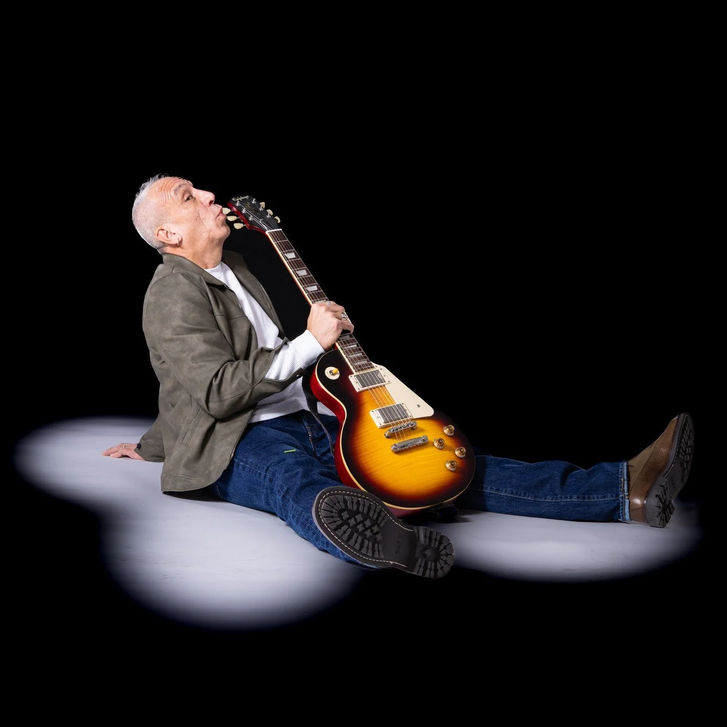 Sometimes you gotta let the artist in front of your camera go with their instincts. Here is Shawn Zapata in my studio today making one of many moments that produced a full file of wonderful images. @szapata_thesecretmachine @jeremywilsonfoundation